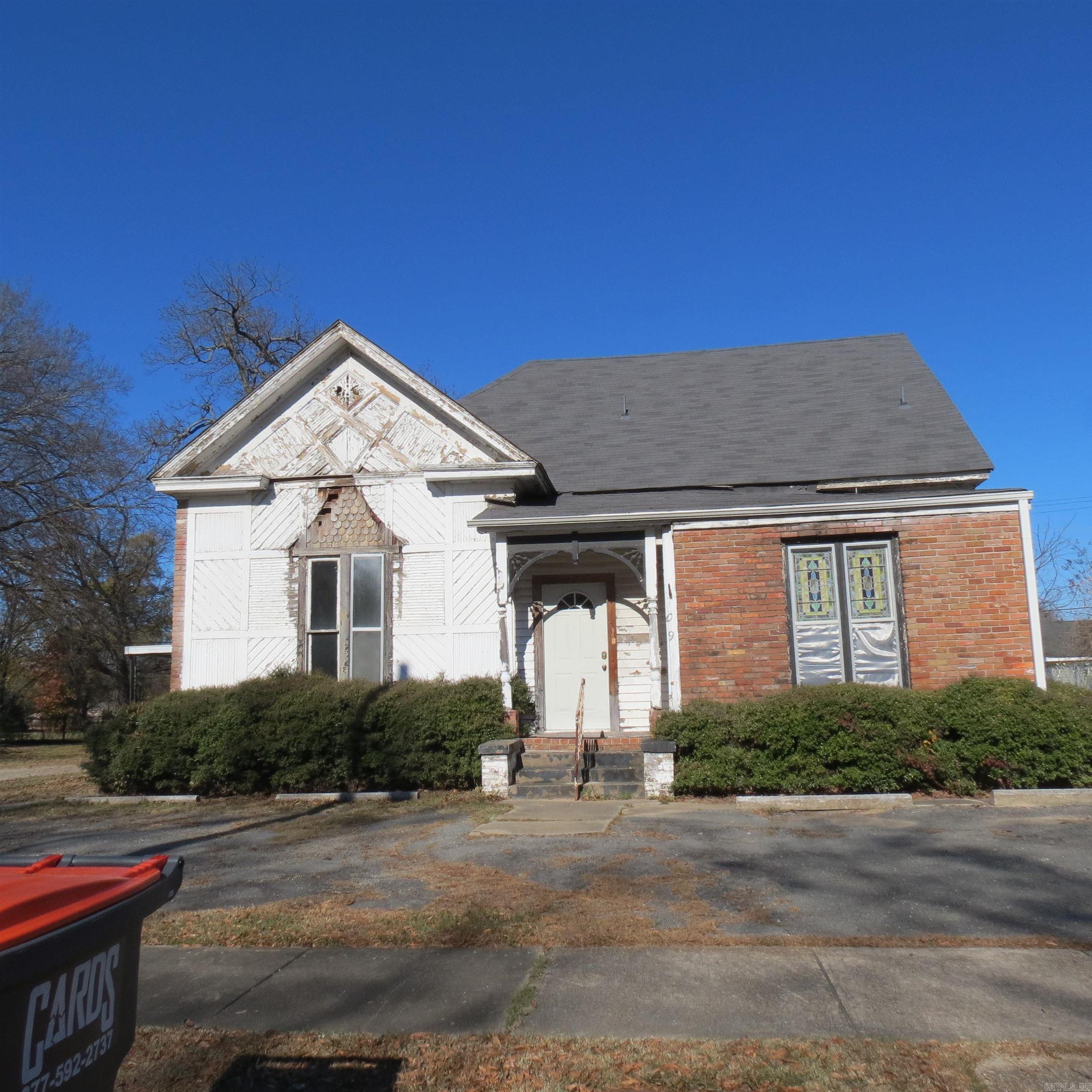 909 W 5  Pine Bluff, AR