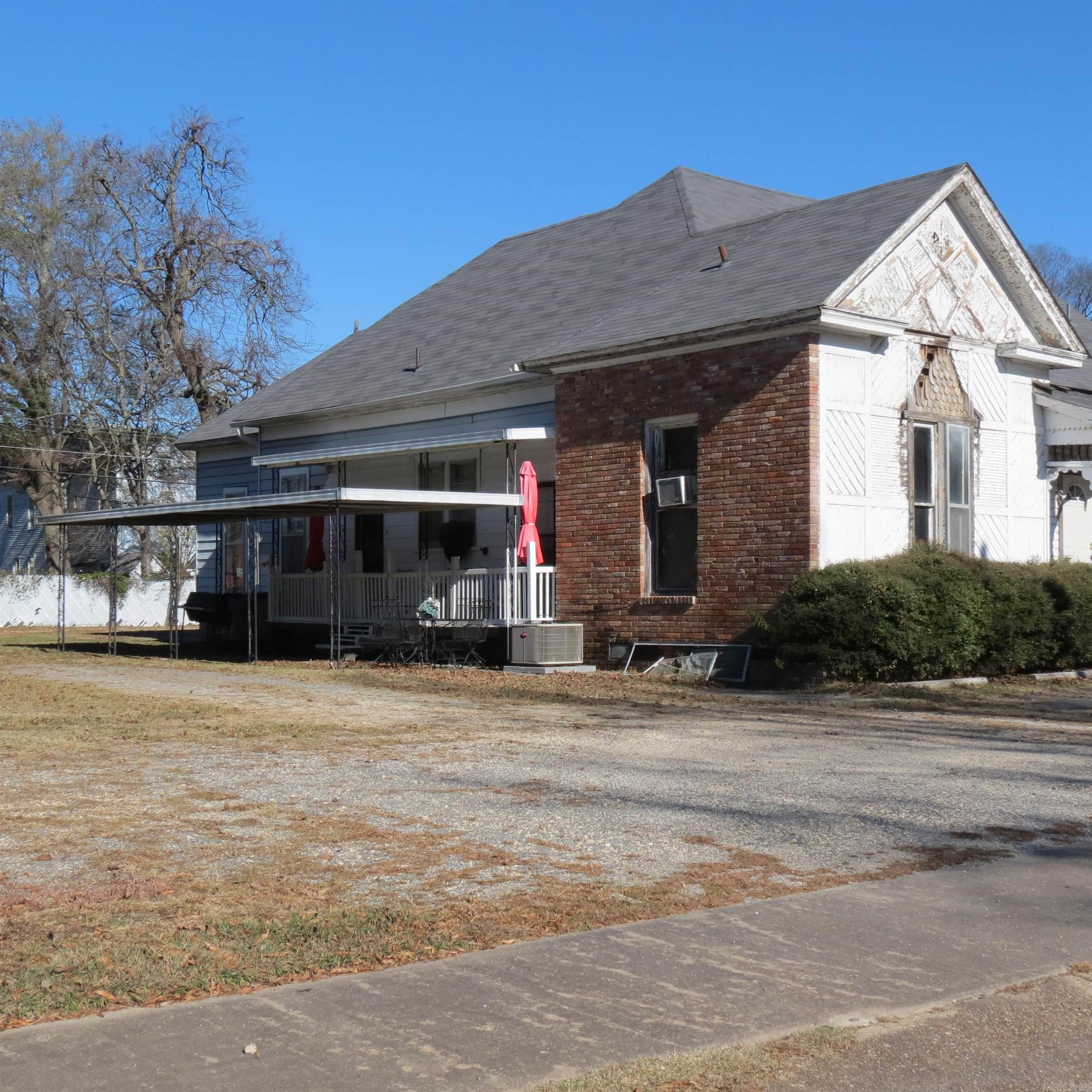 909 W 5  Pine Bluff, AR