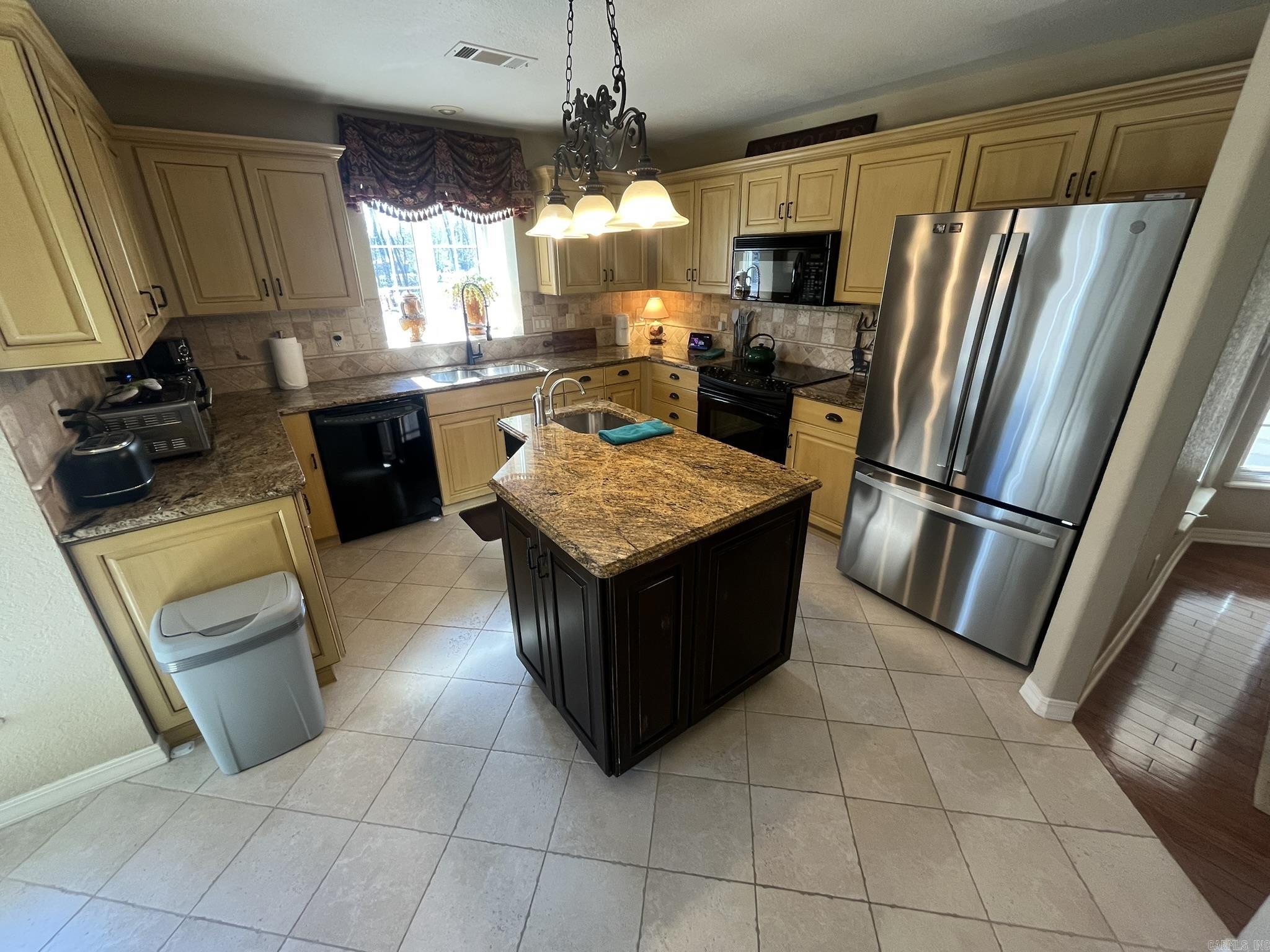 16 Heraldia Lane  Hot Springs Village, AR