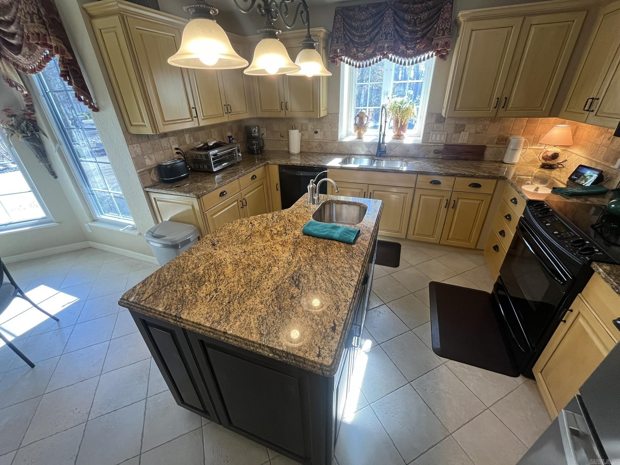 16 Heraldia Lane  Hot Springs Village, AR