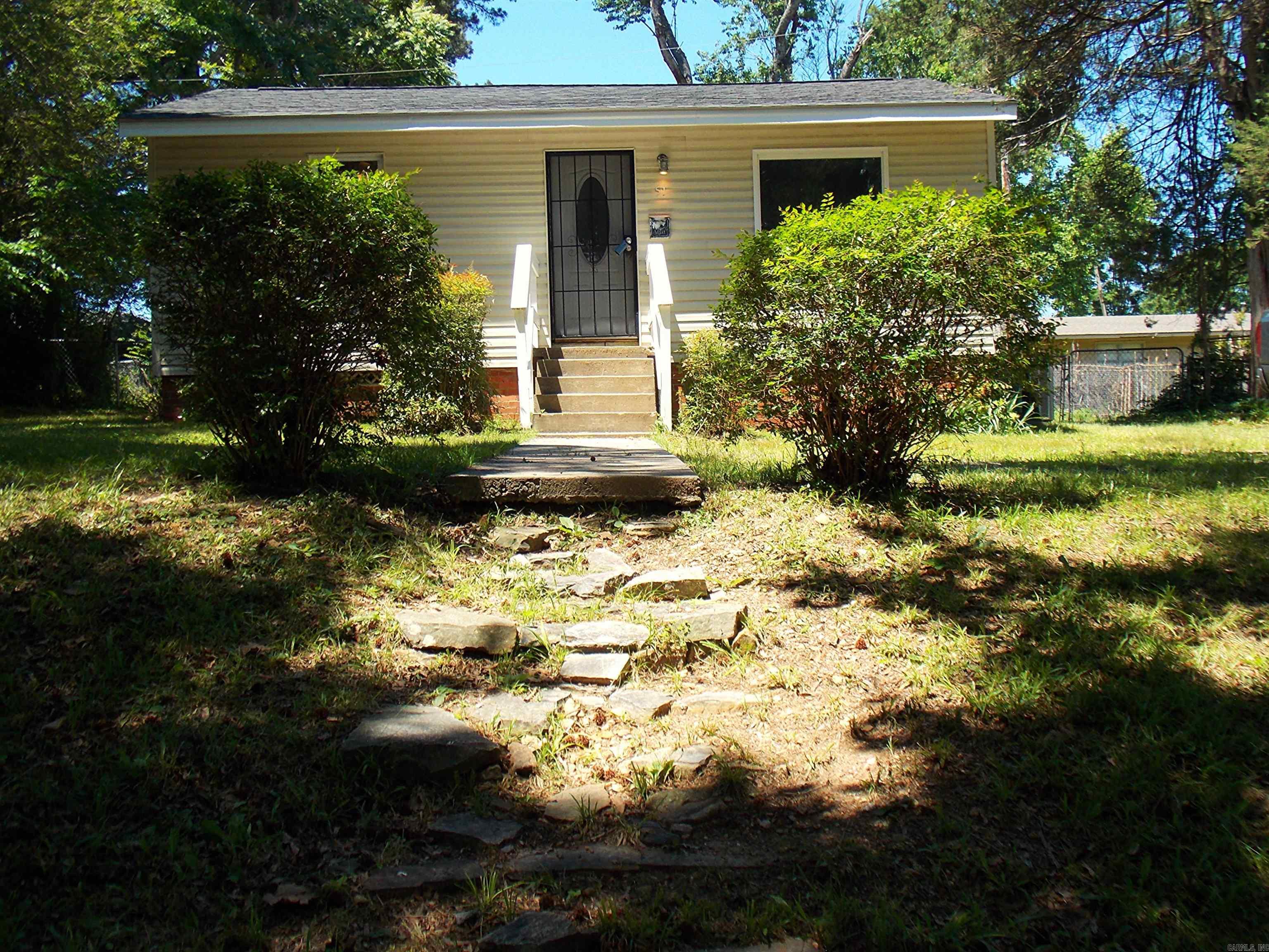 51 Hill Ln Little Rock, AR 72209-1931