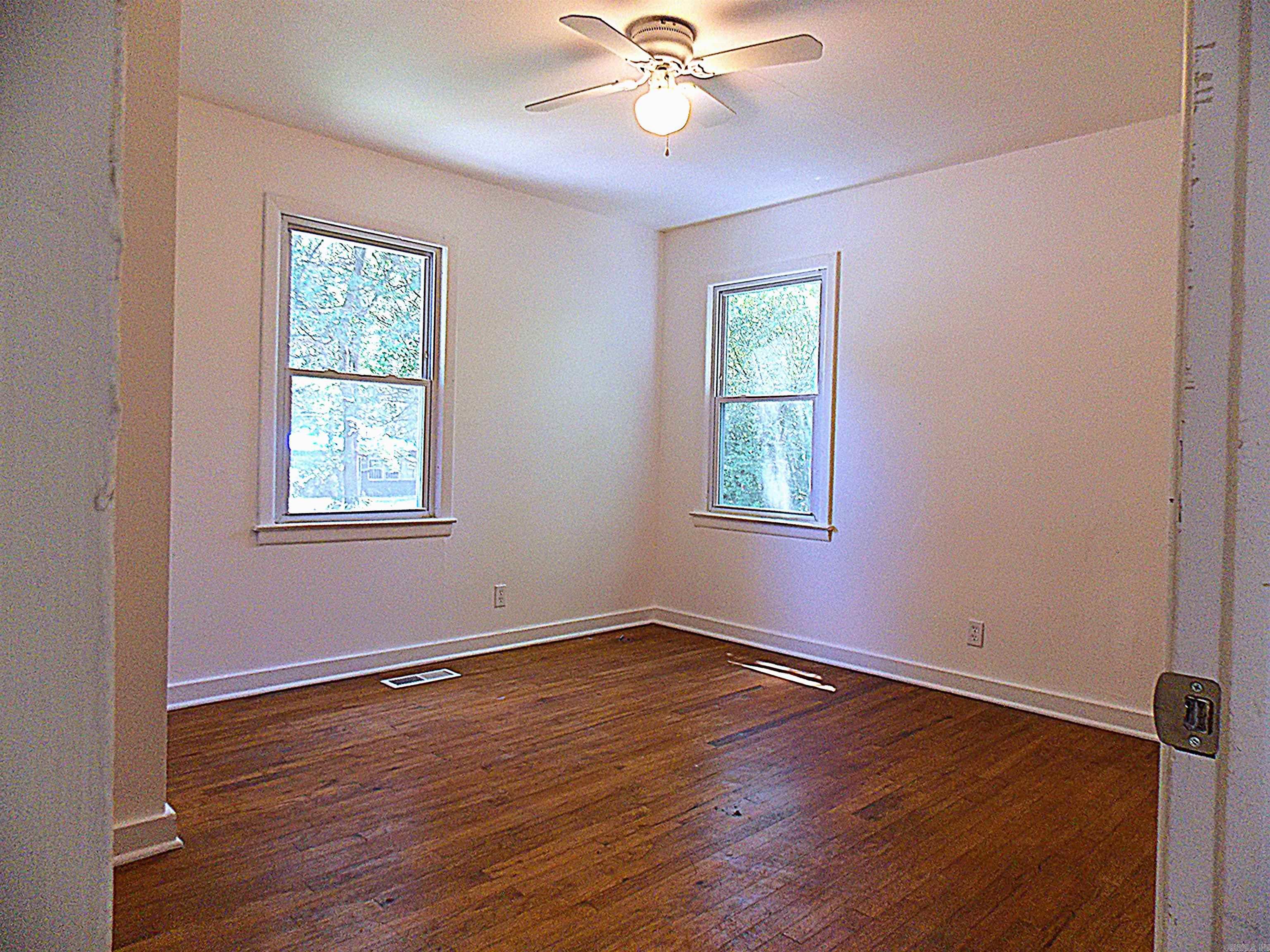 51 Hill Ln Little Rock, AR 72209-1931