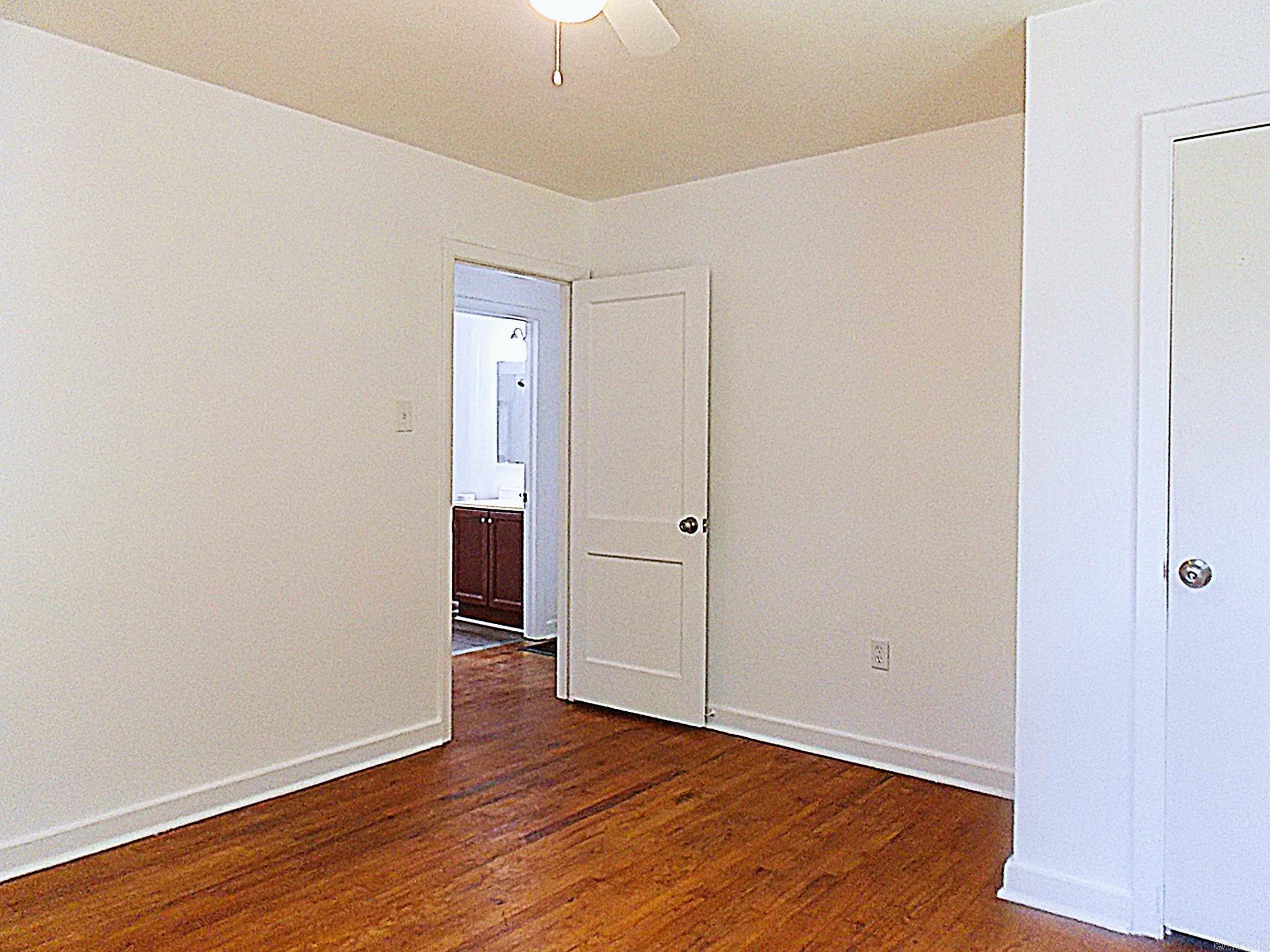 51 Hill Ln Little Rock, AR 72209-1931