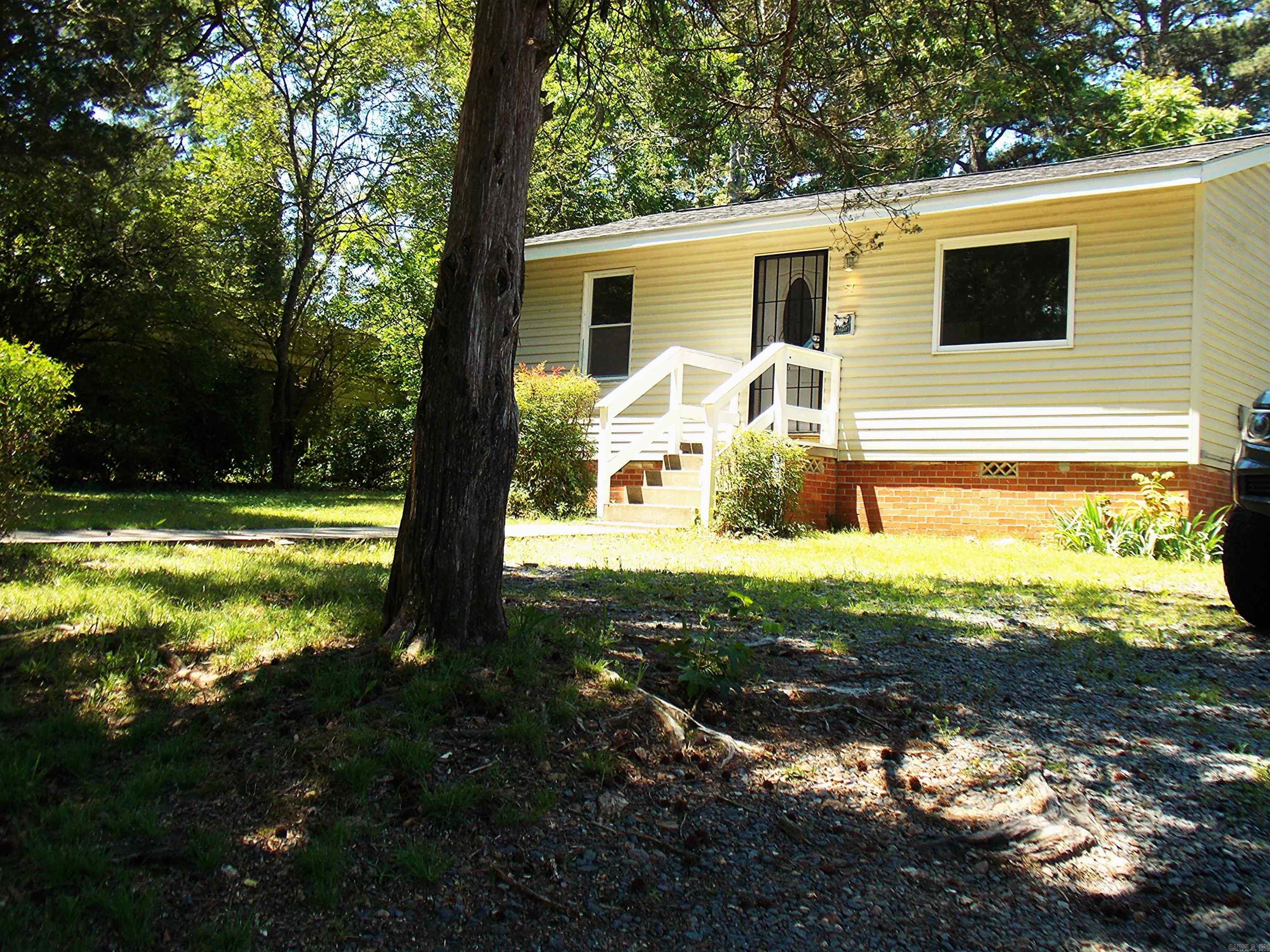 51 Hill Ln Little Rock, AR 72209-1931