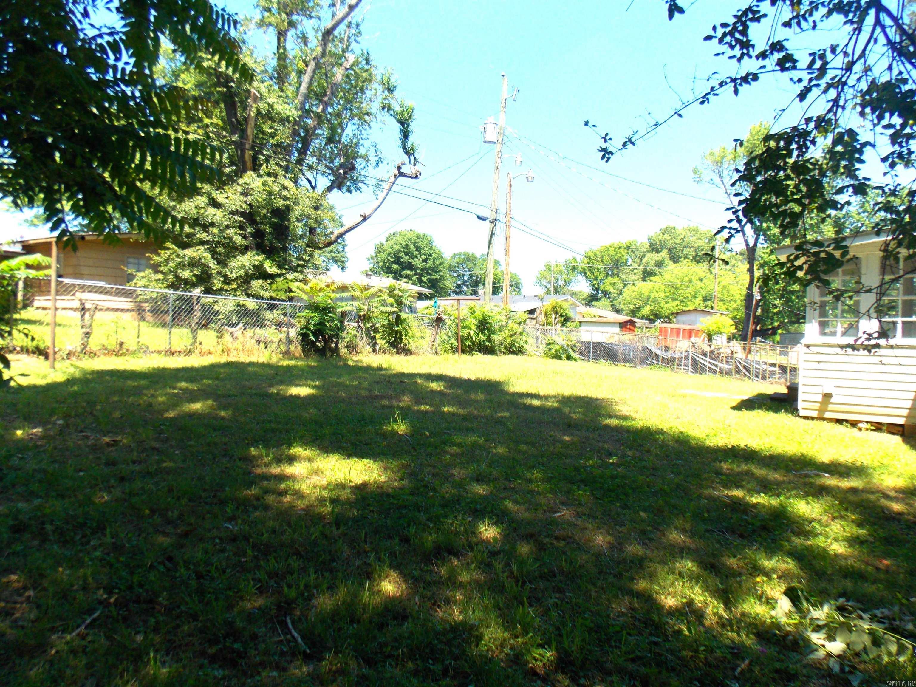 51 Hill Ln Little Rock, AR 72209-1931