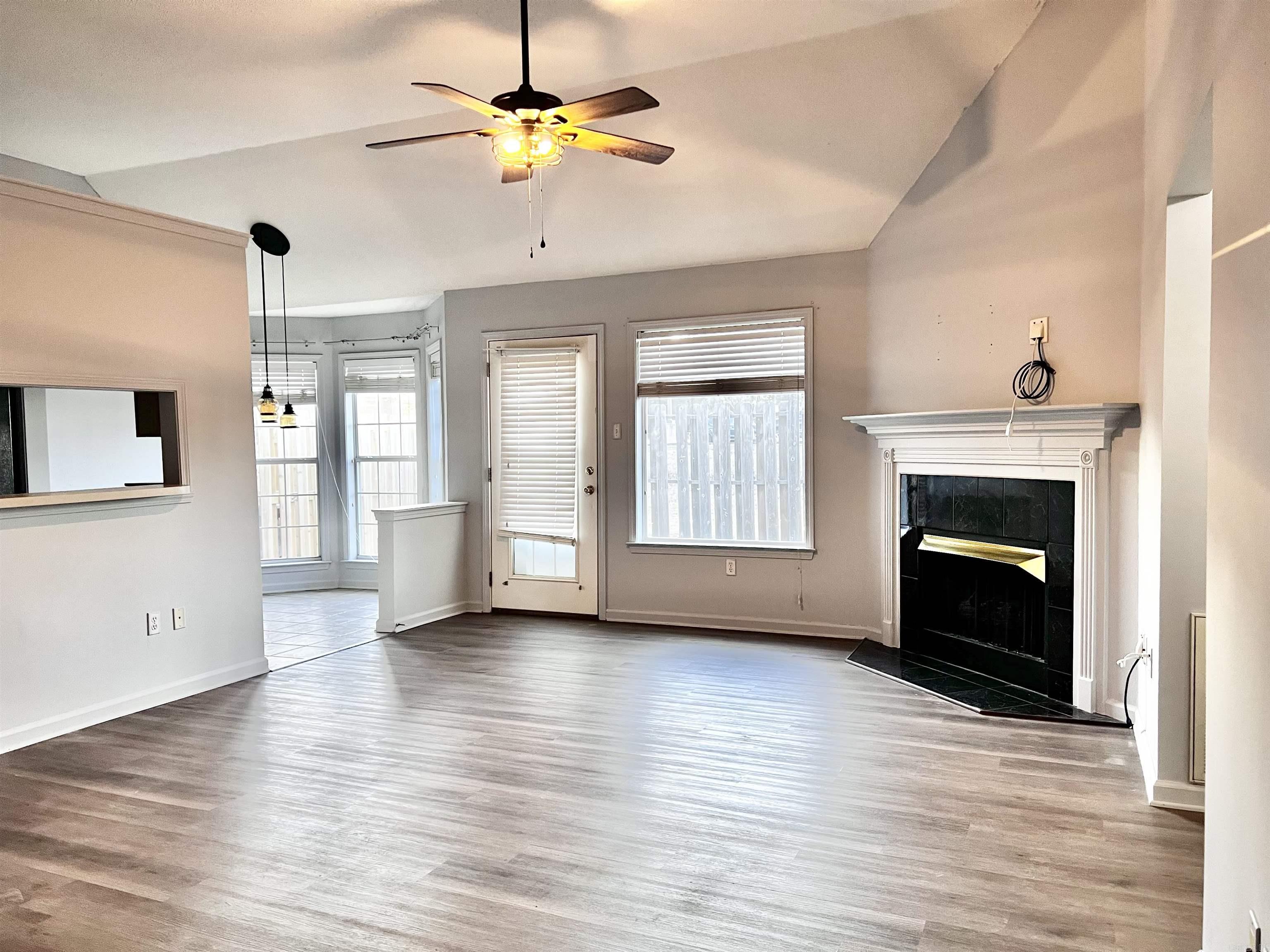 401 Country Squire Searcy, AR 72143-6926