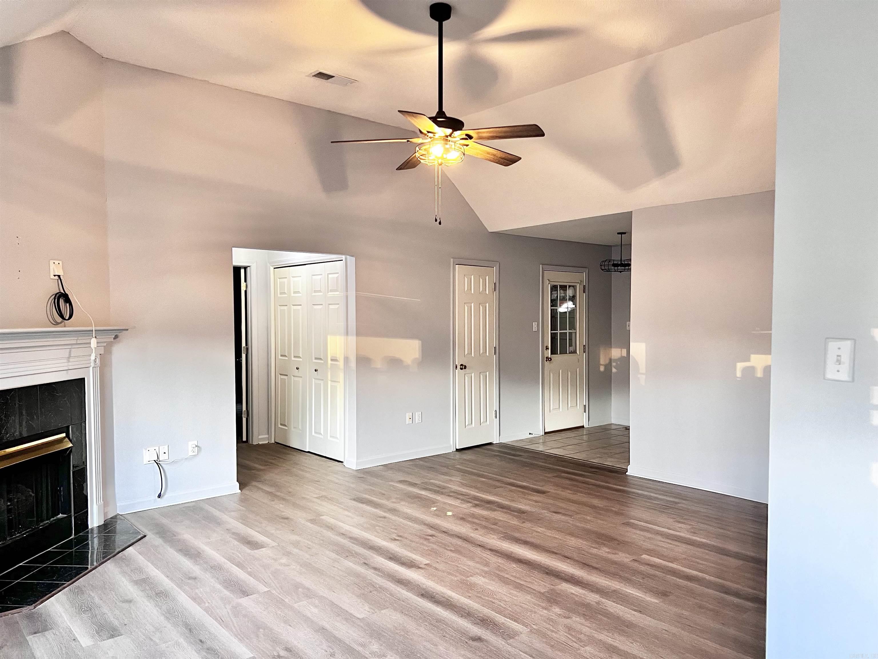 401 Country Squire Searcy, AR 72143-6926