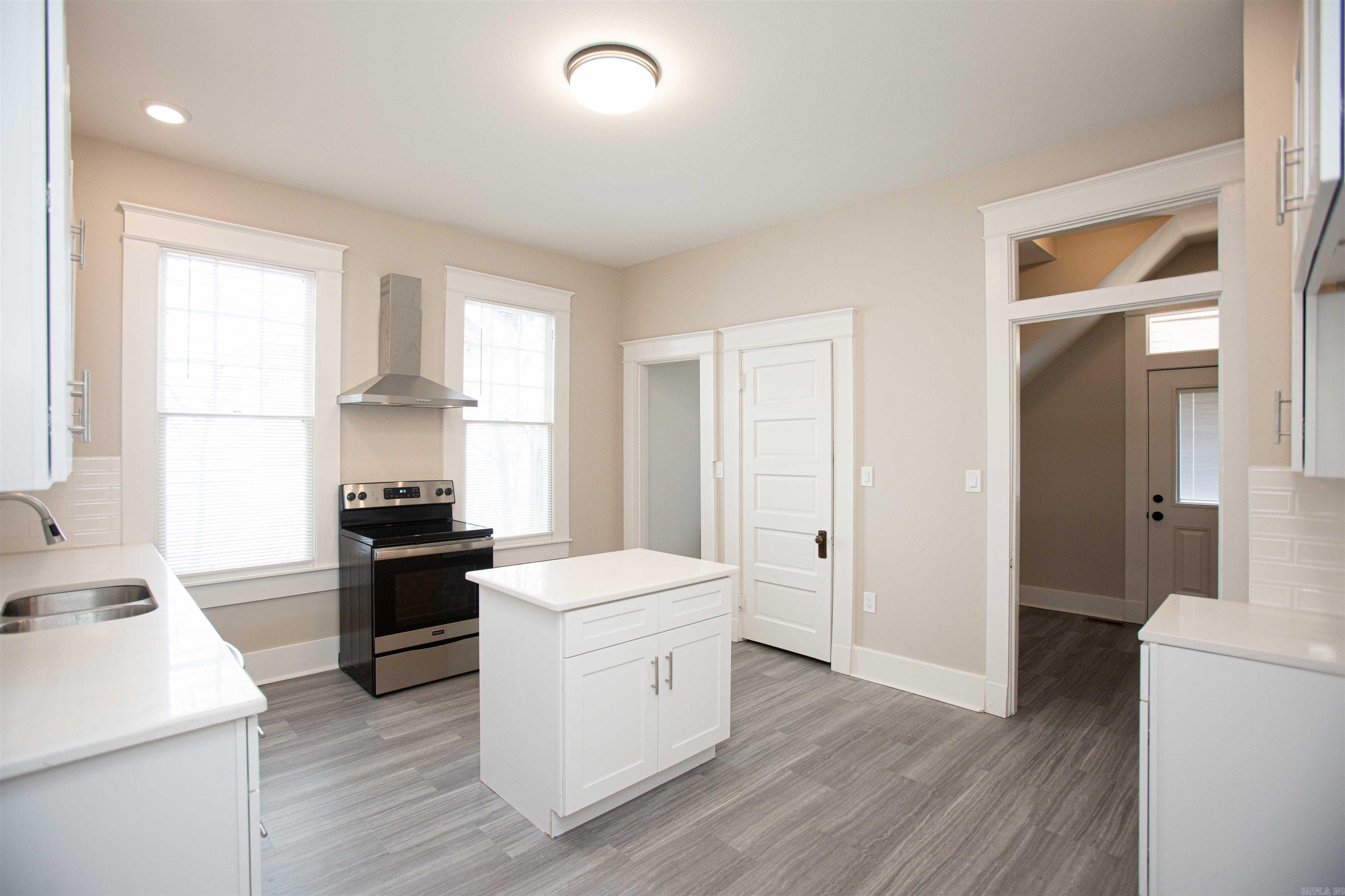 1871 S Izard  Little Rock, AR