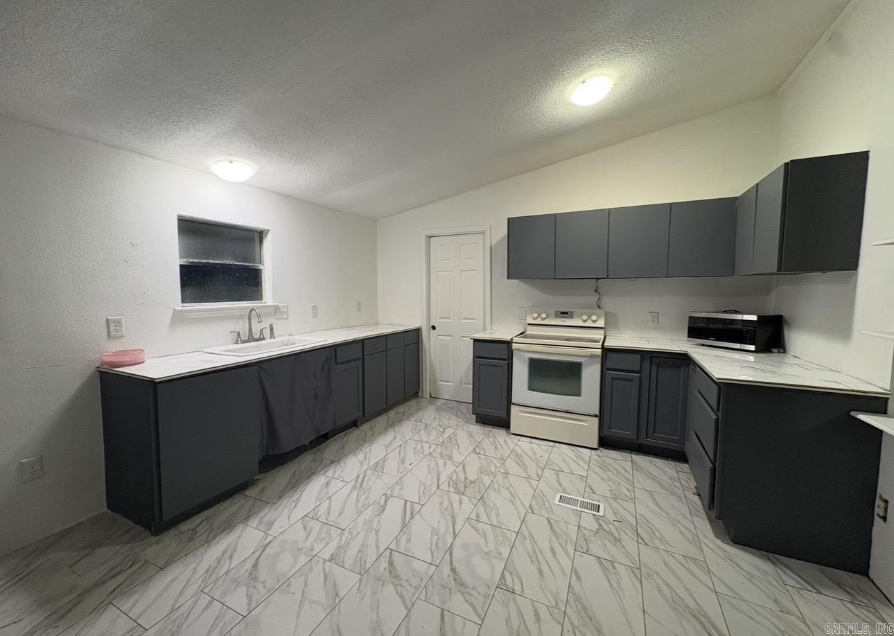 28 Kelli  Alexander, AR