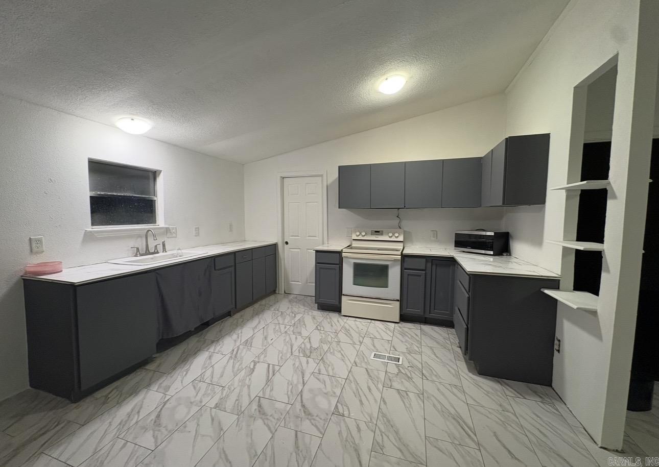 28 Kelli  Alexander, AR