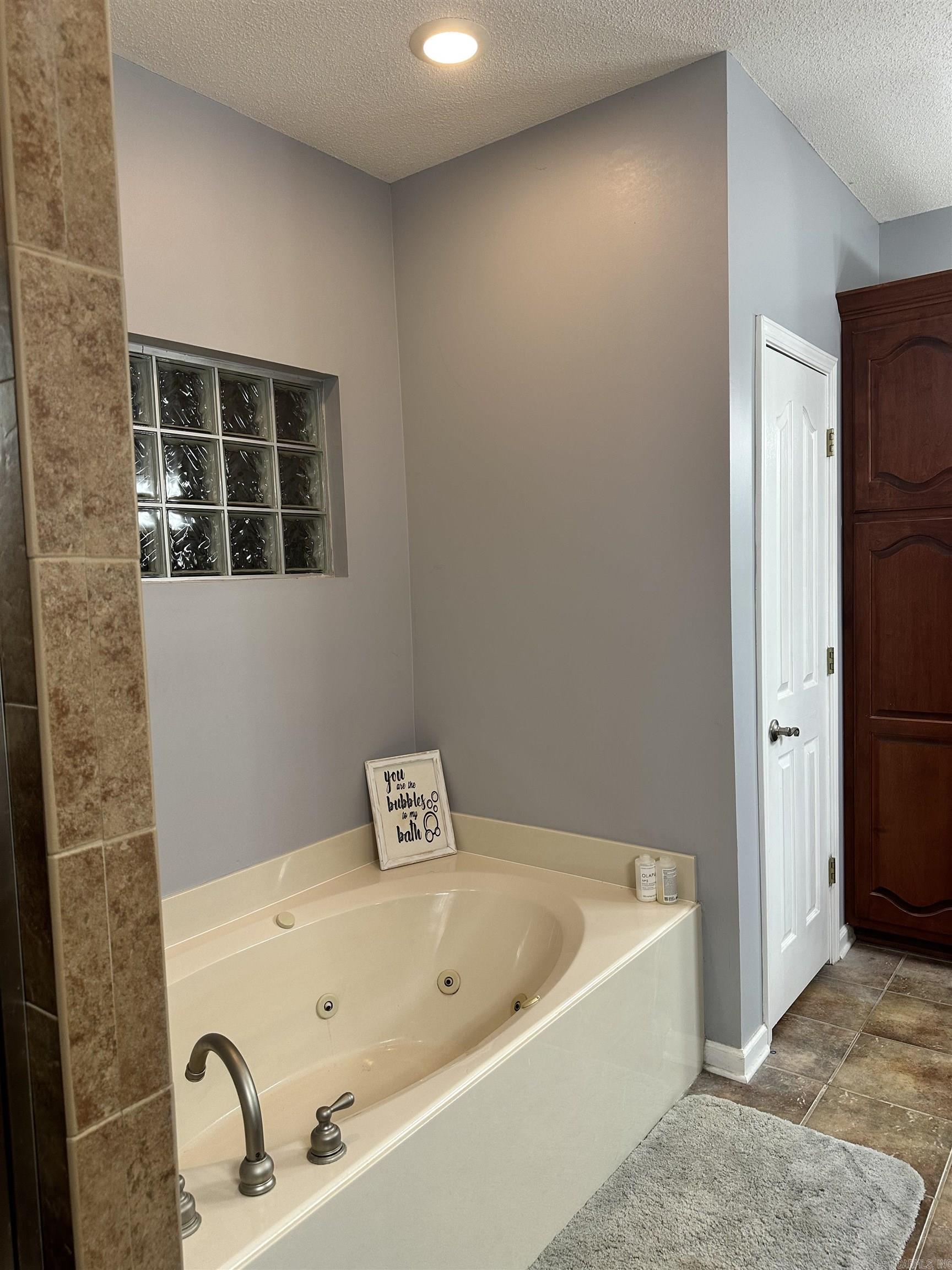 104 Meritt Cove Cove Marion, AR 72364