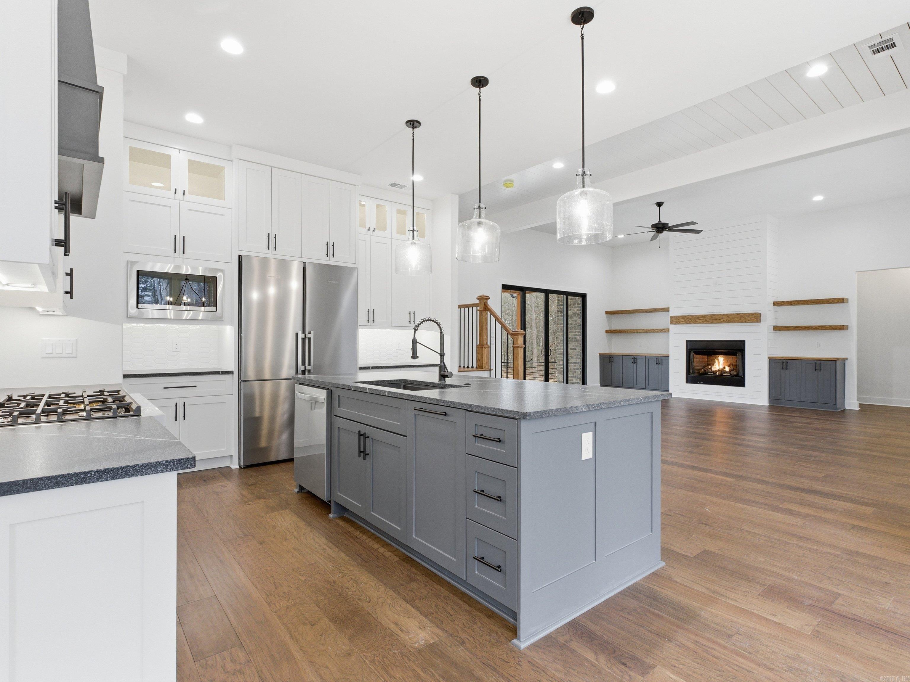 3076 Avilla Manor Trail Alexander, AR 72002