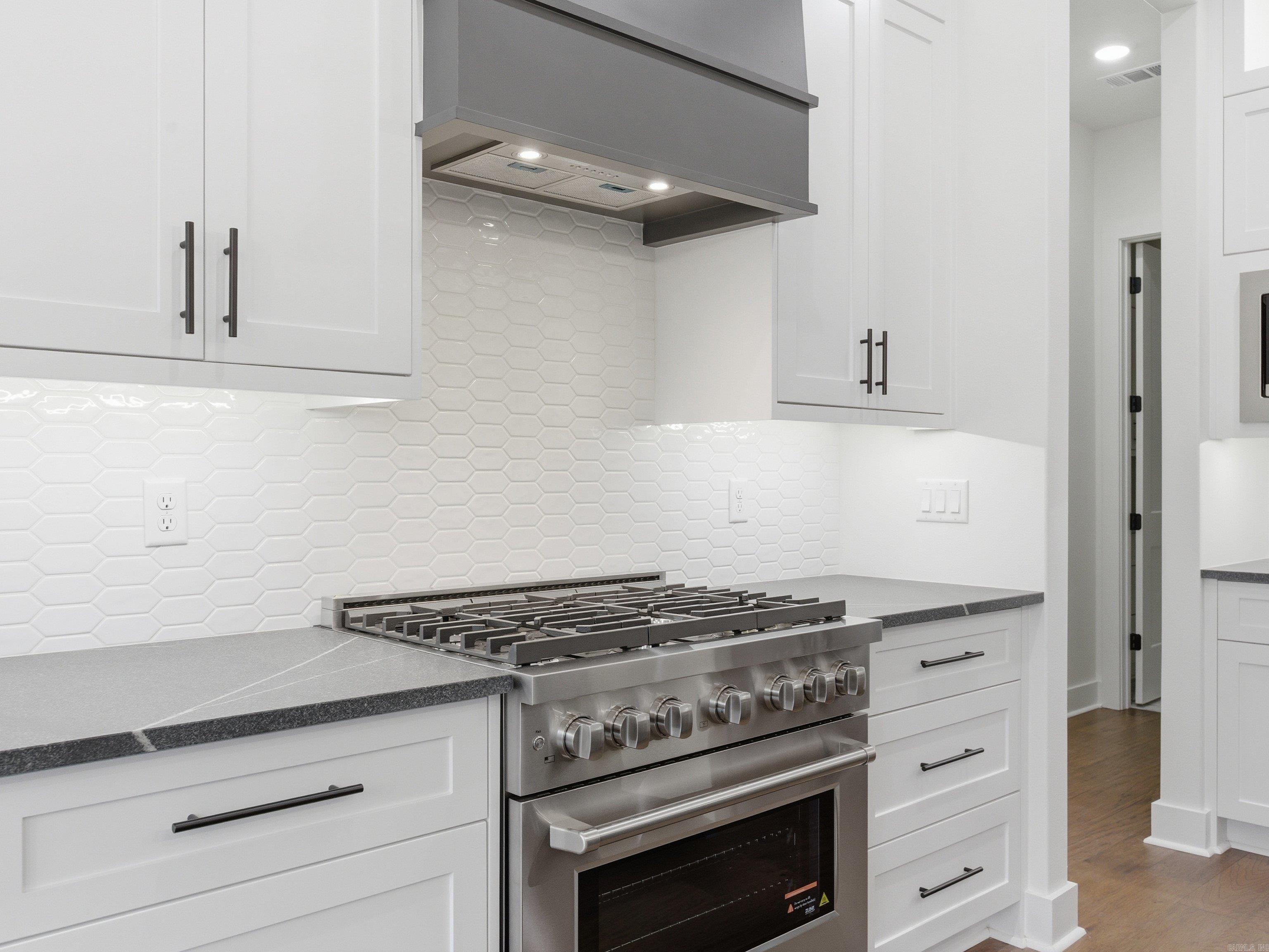 3076 Avilla Manor Trail Alexander, AR 72002