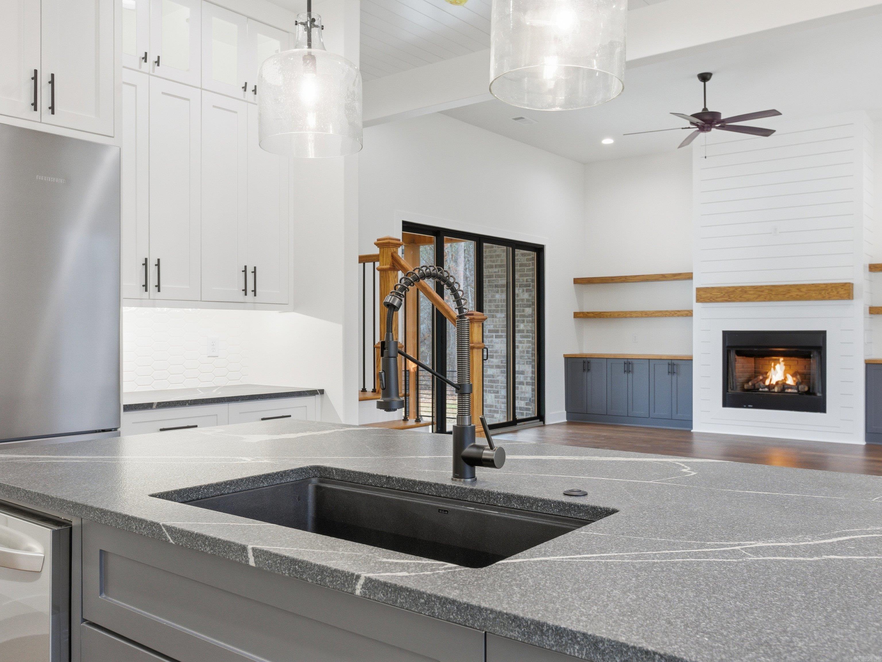 3076 Avilla Manor Trail Alexander, AR 72002