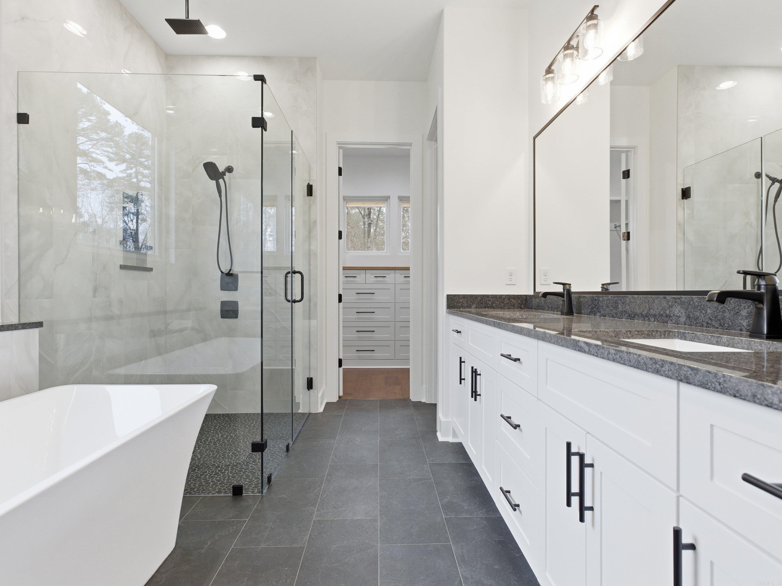 3076 Avilla Manor Trail Alexander, AR 72002