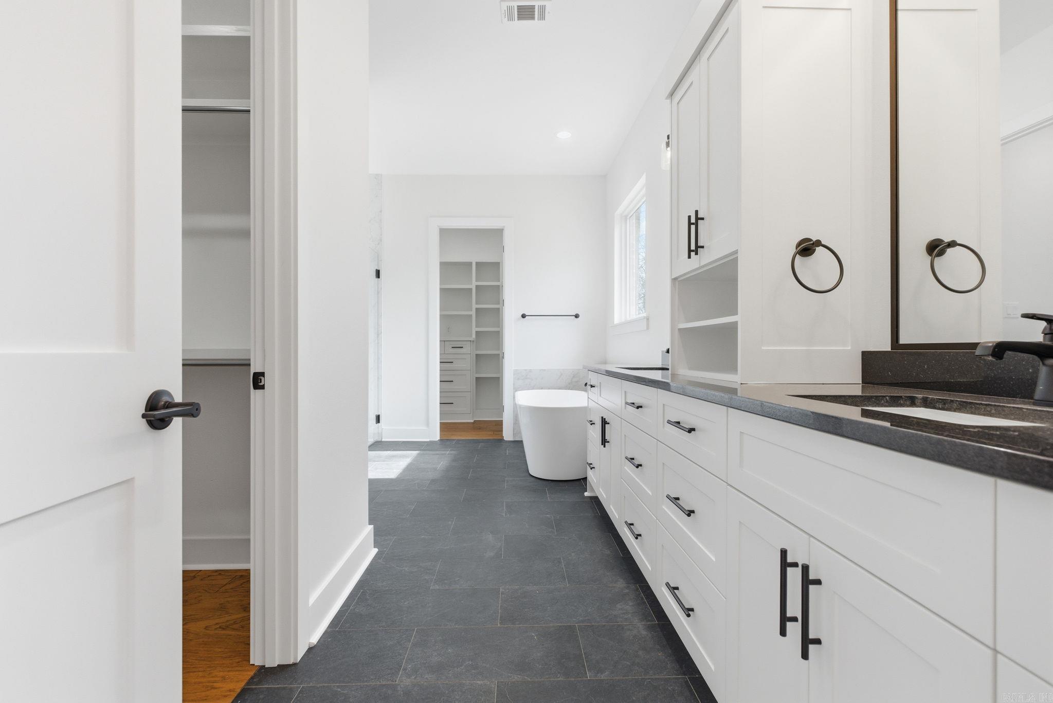 3053 Avilla Manor Trail Alexander, AR 72002