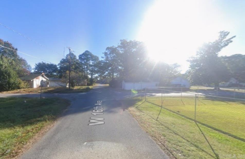 2001 W 16th  Pine Bluff, AR