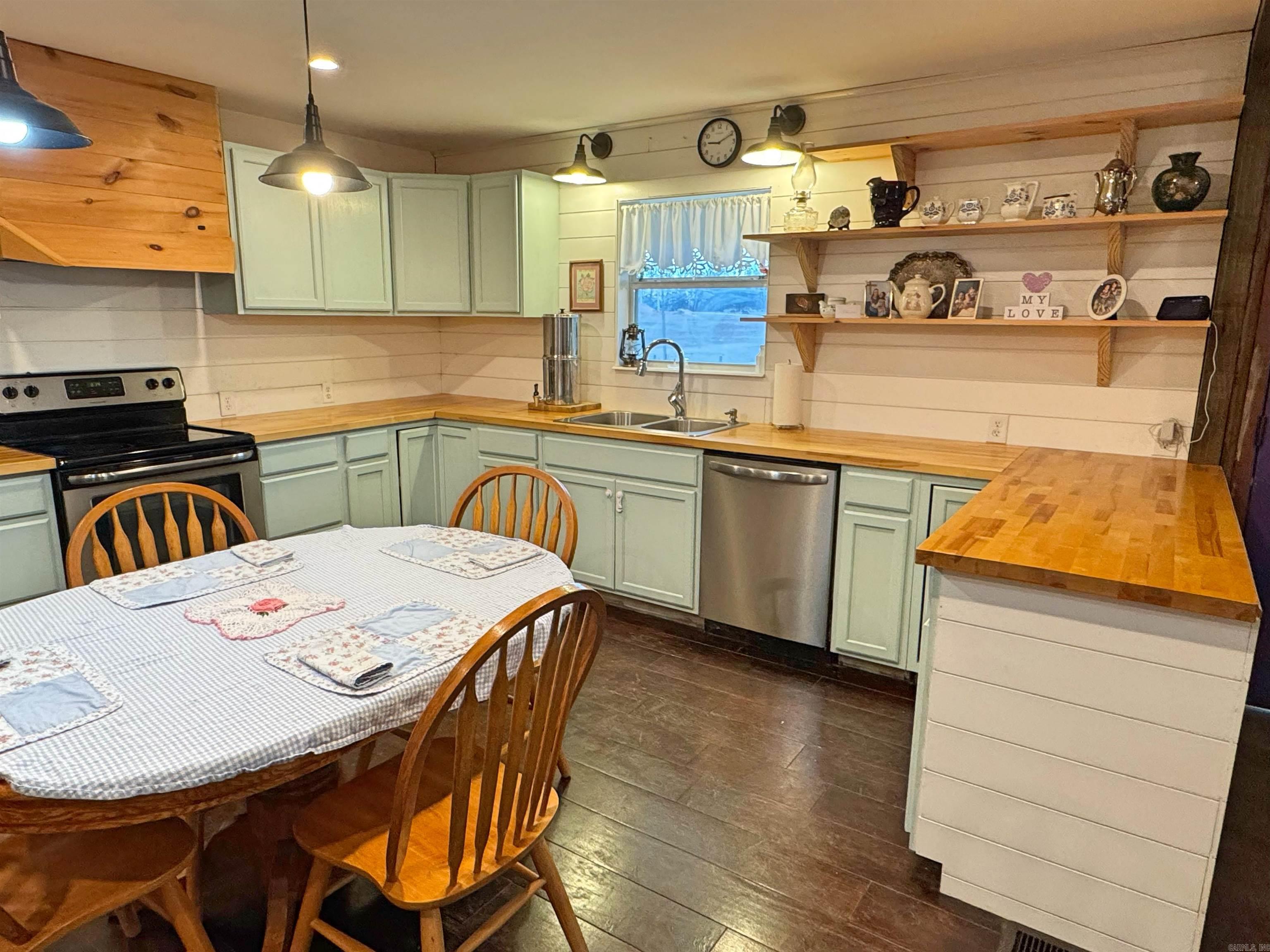 260 School Loop  Oxford, AR