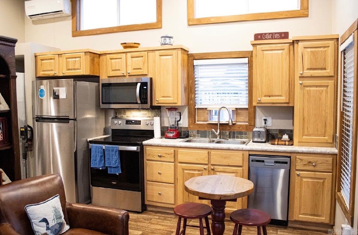 818 Kiwi  Rogers, AR