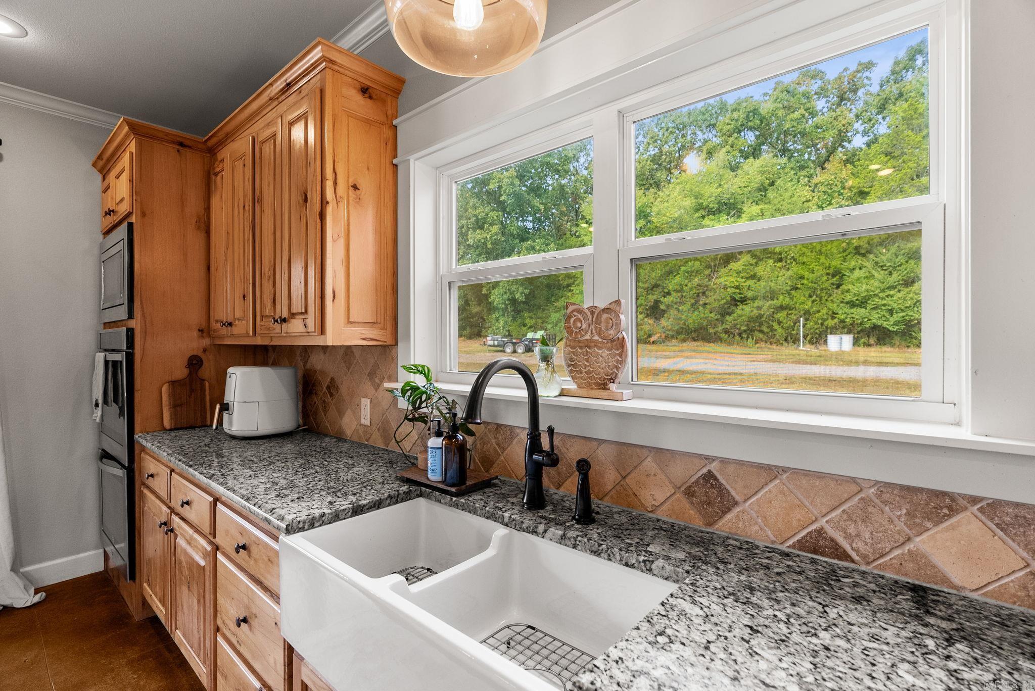 1431 Red Hill  Mt. Vernon, AR