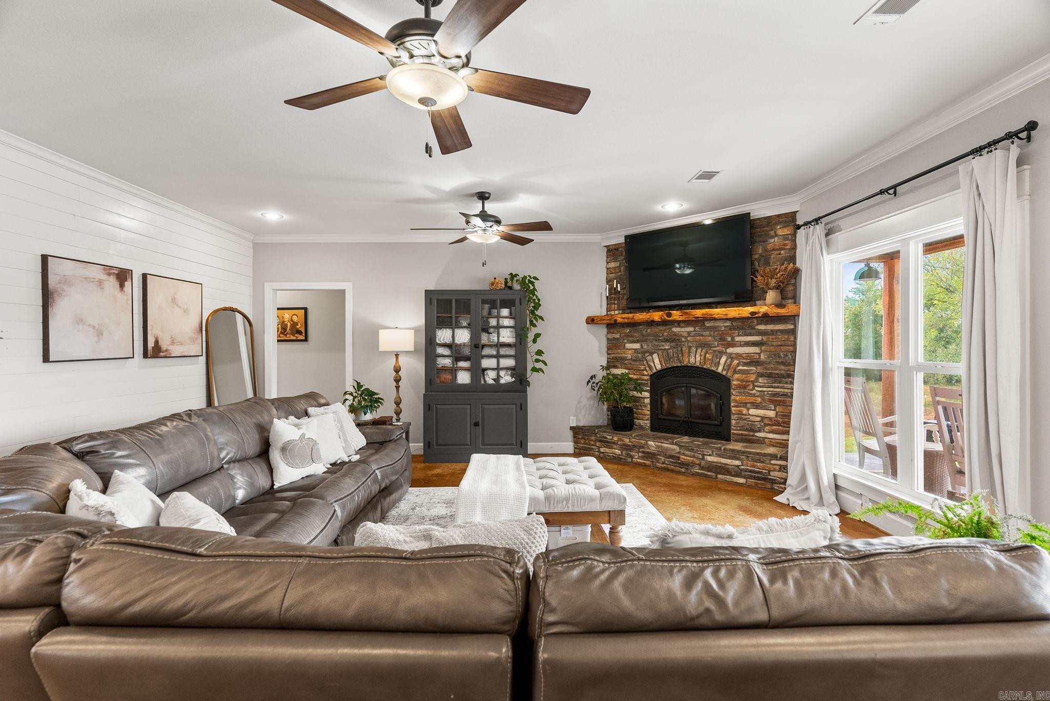 1431 Red Hill  Mt. Vernon, AR