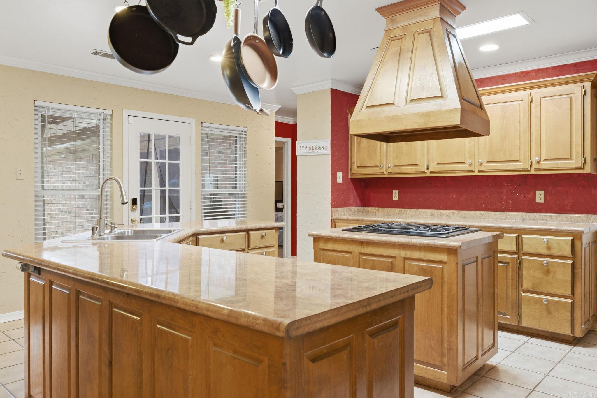 24 Winona Dr  Maumelle, AR