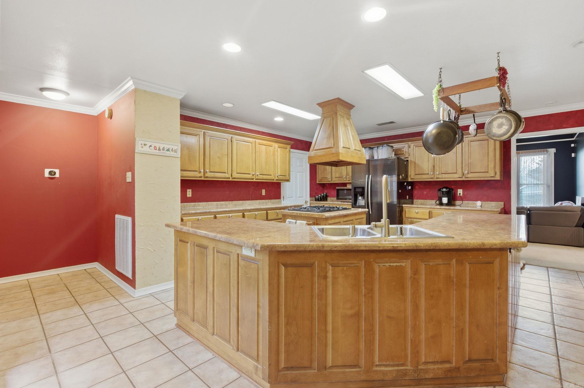 24 Winona Dr  Maumelle, AR