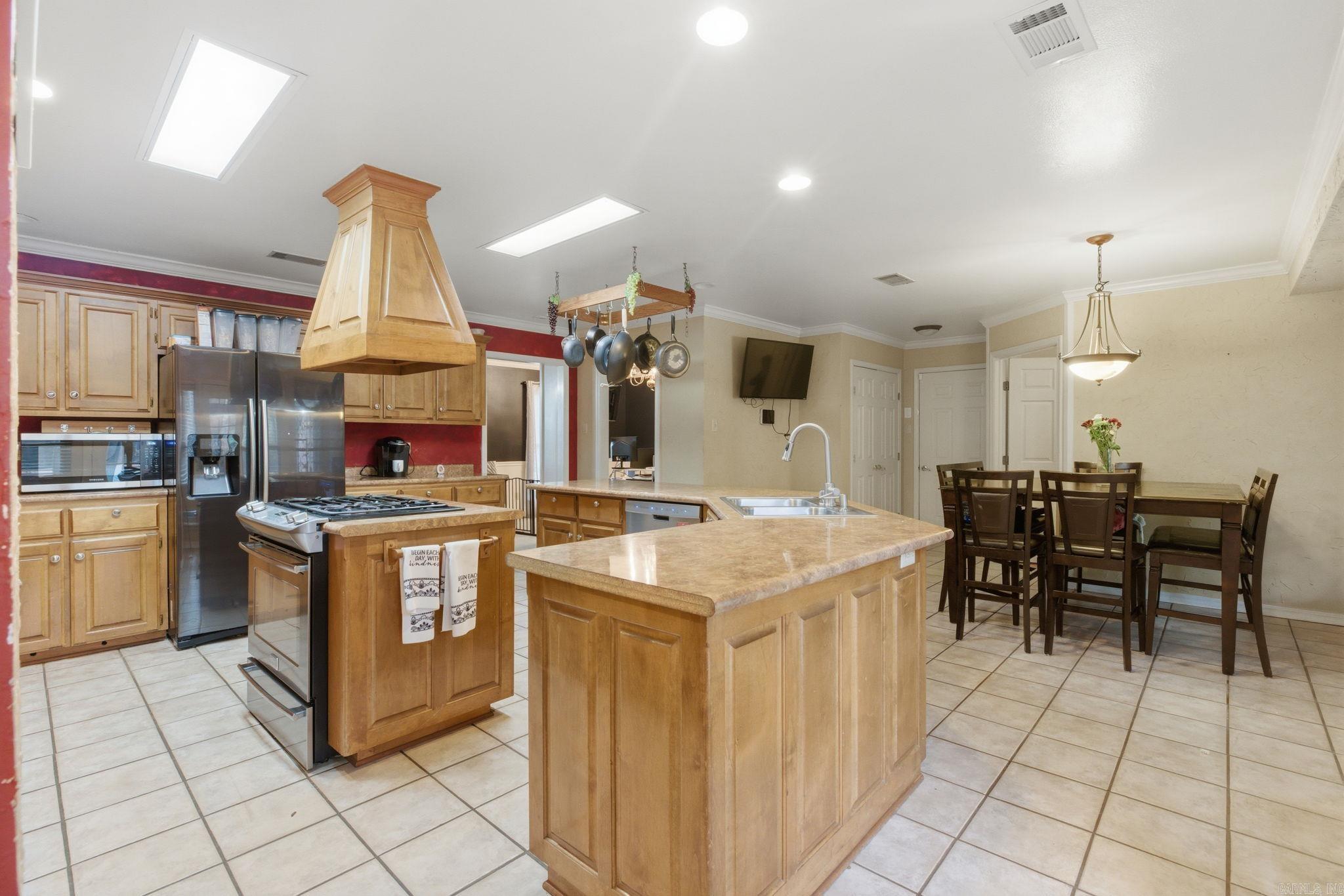 24 Winona Dr  Maumelle, AR