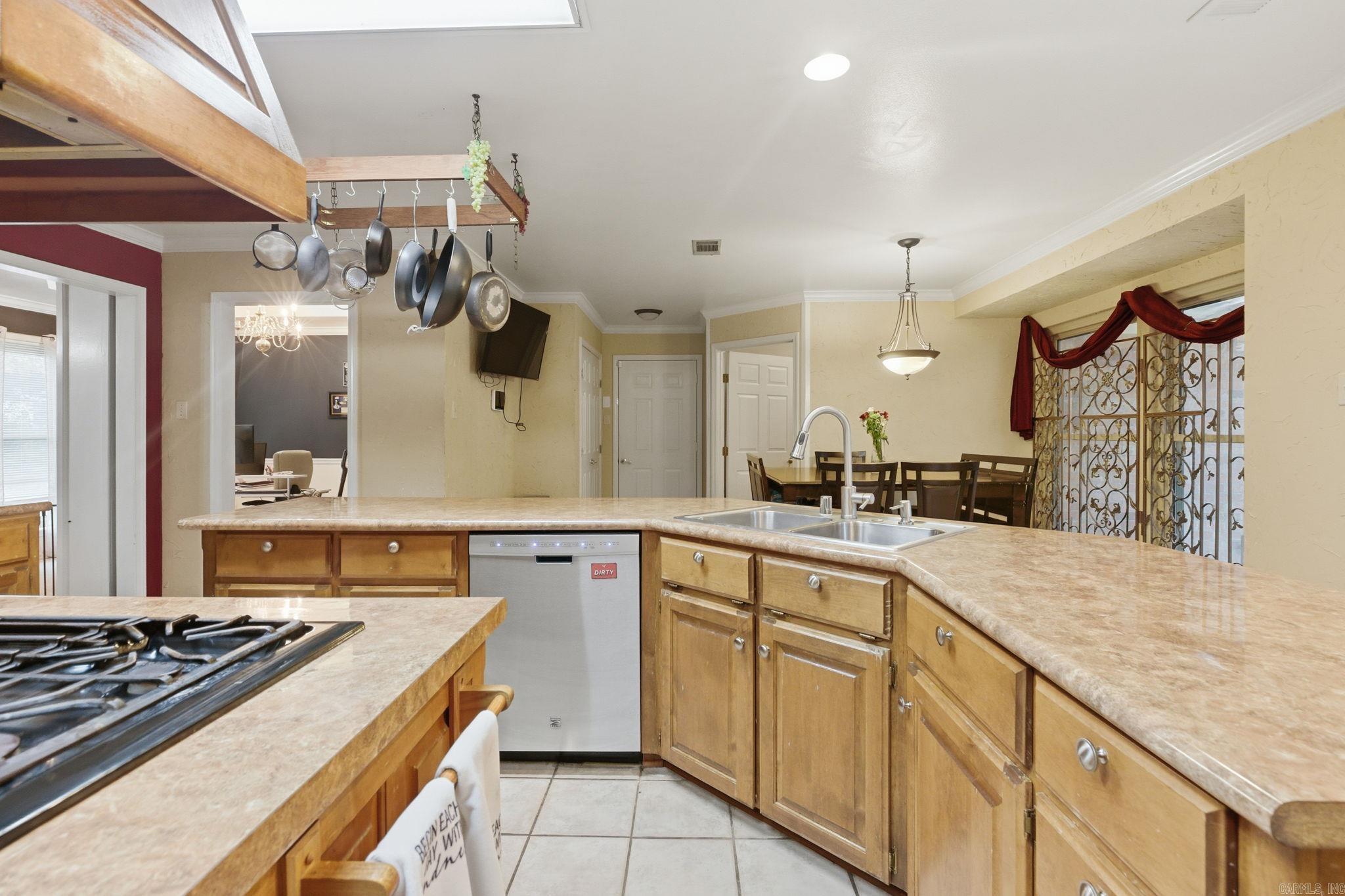 24 Winona Dr  Maumelle, AR