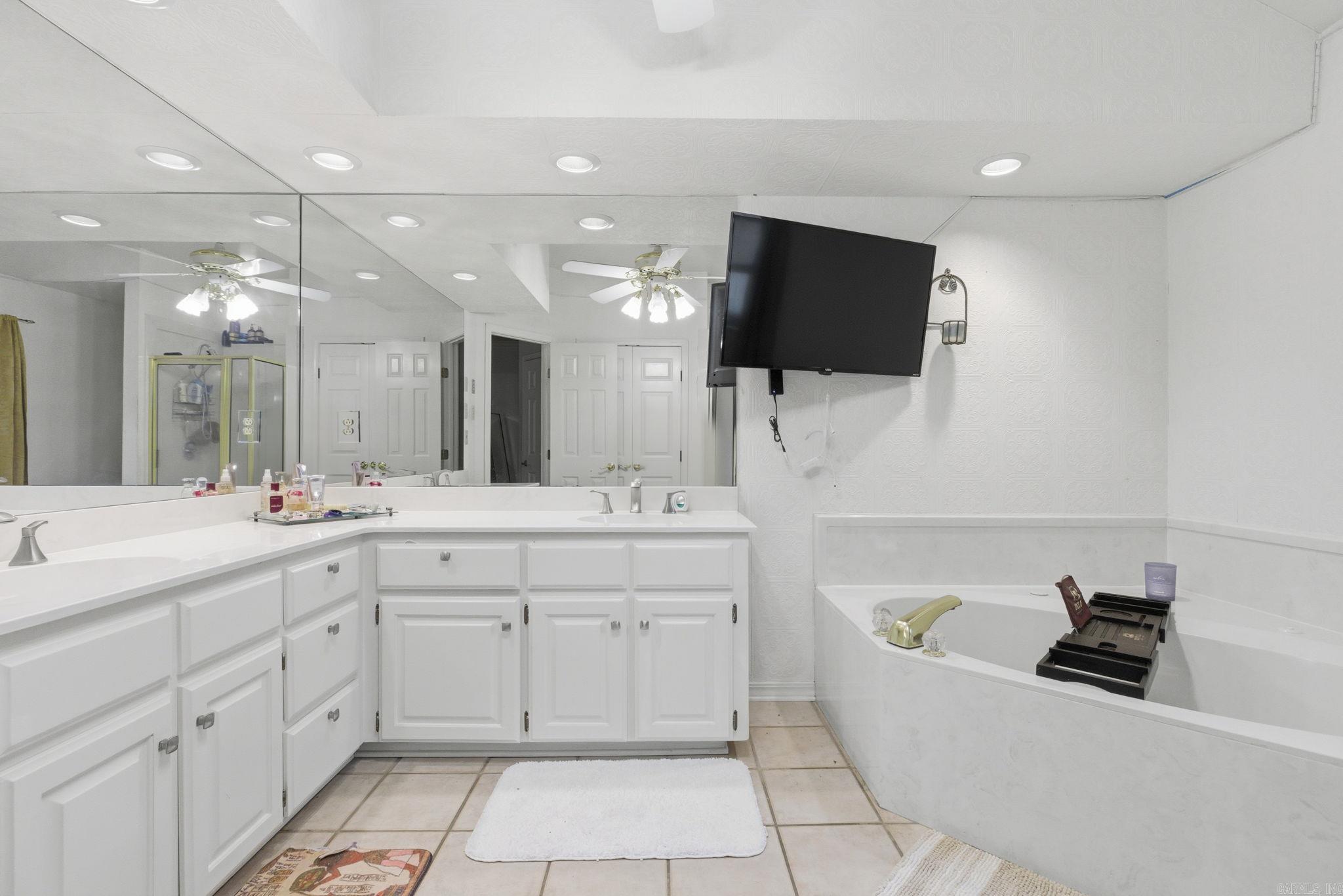 24 Winona Dr  Maumelle, AR