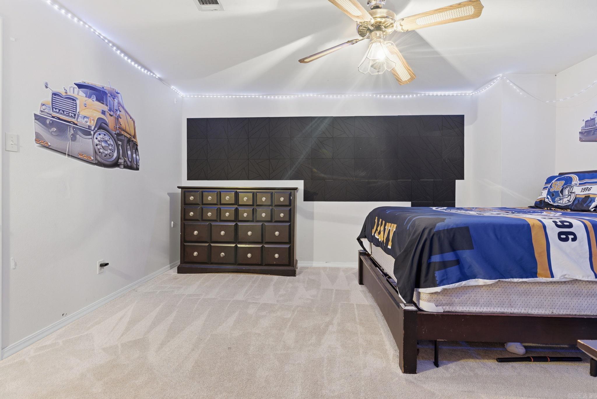 24 Winona Dr  Maumelle, AR