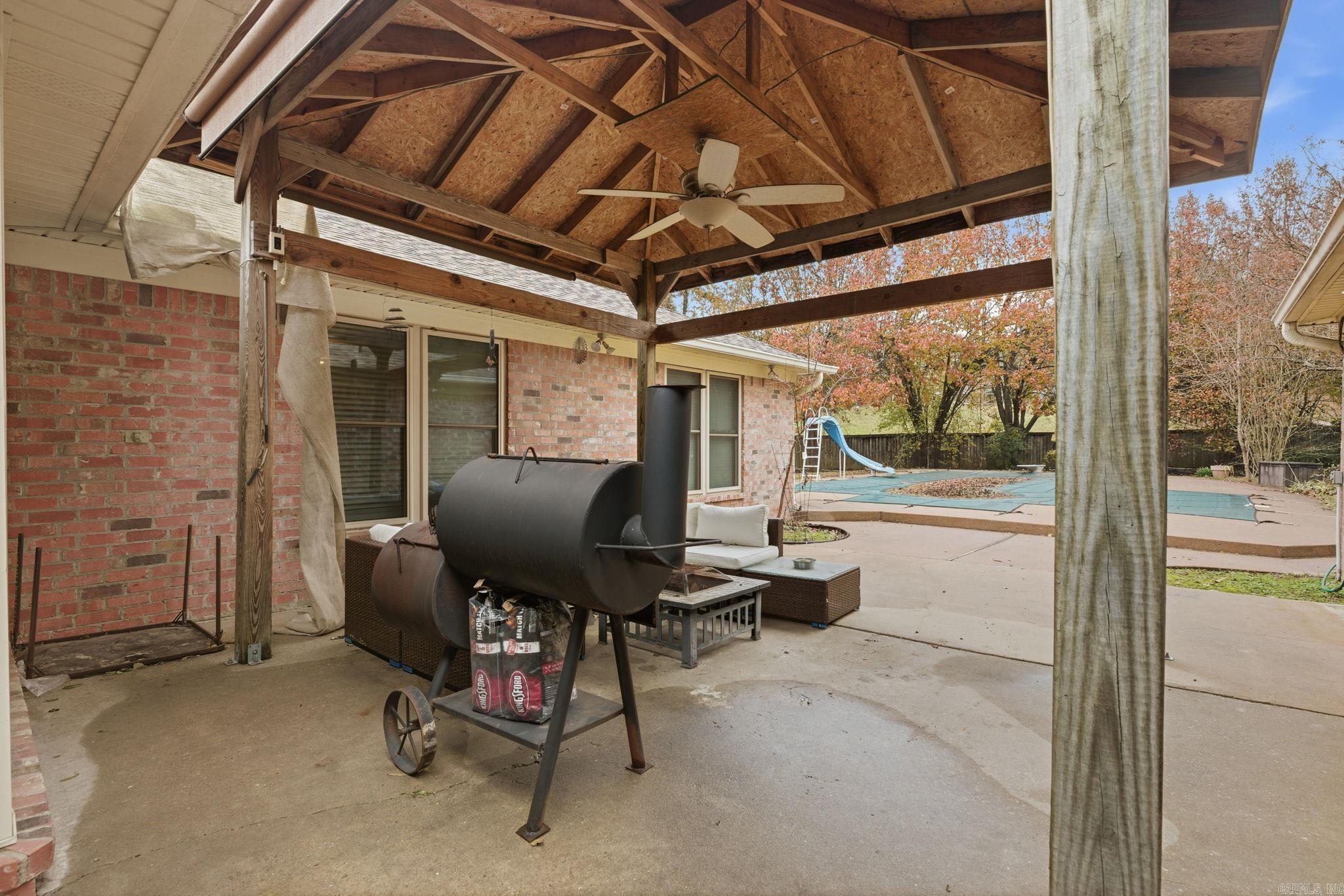 24 Winona Dr  Maumelle, AR