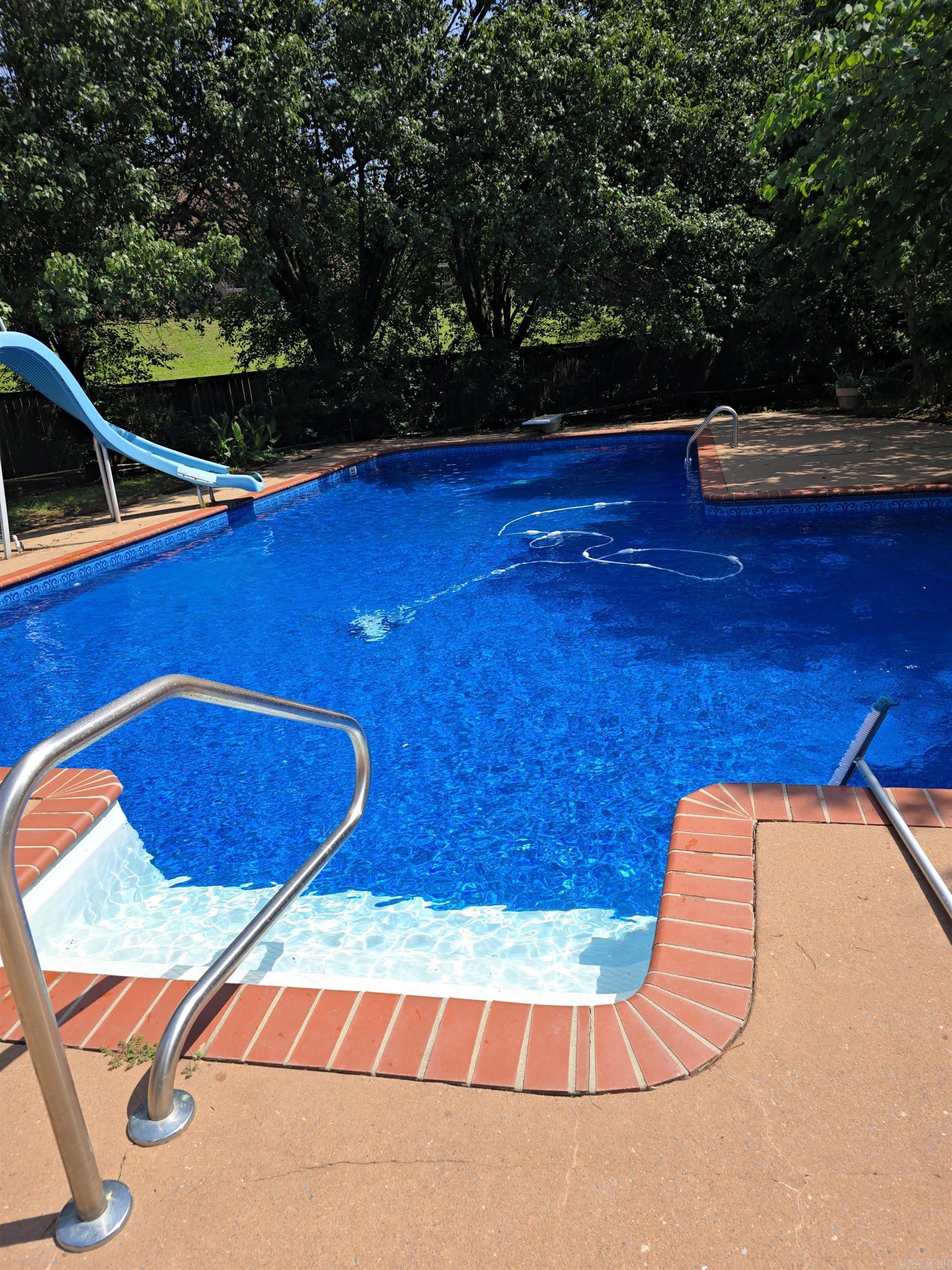 24 Winona Dr  Maumelle, AR