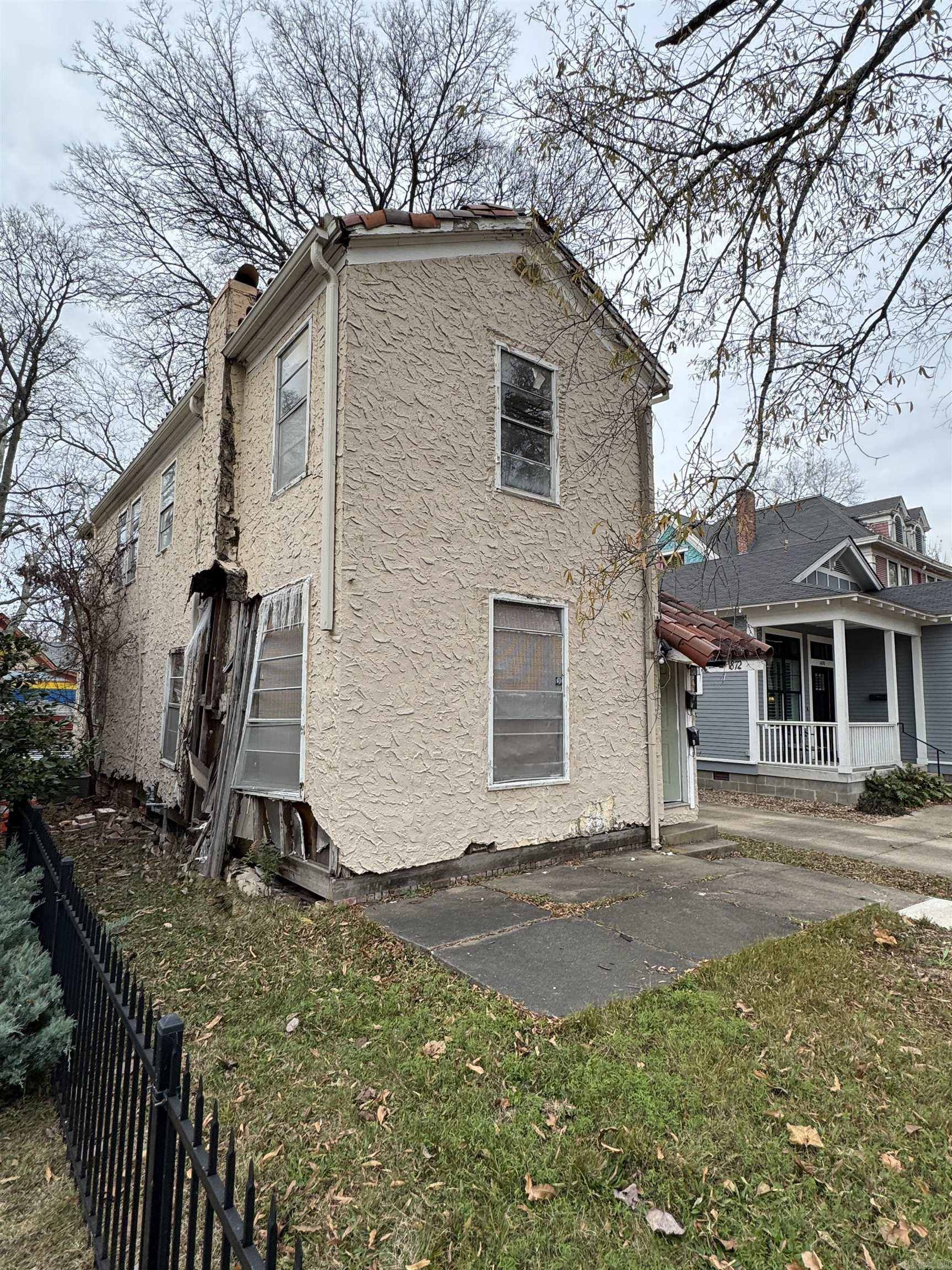 1872 S Gaines  Little Rock, AR