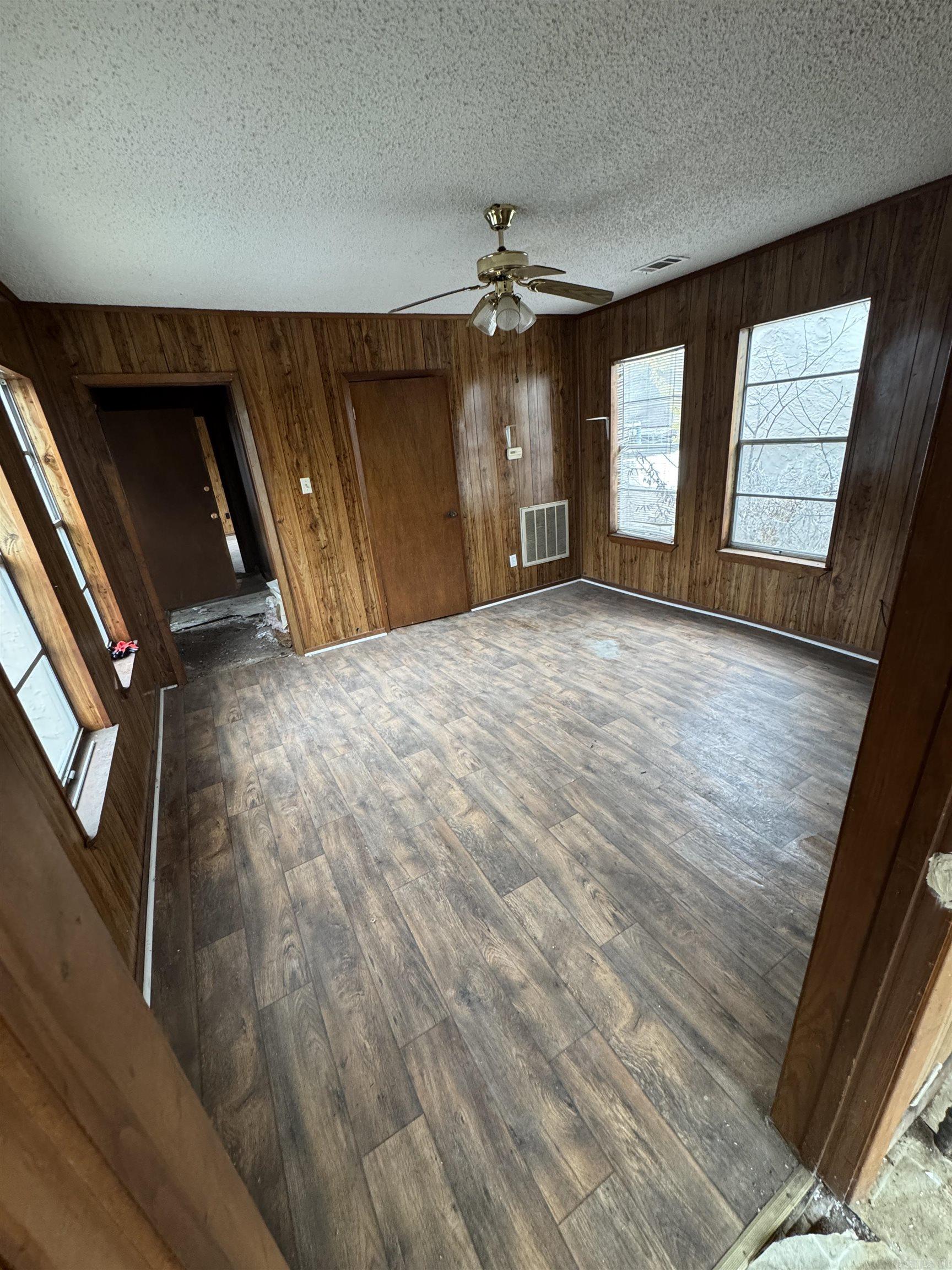 1872 S Gaines  Little Rock, AR