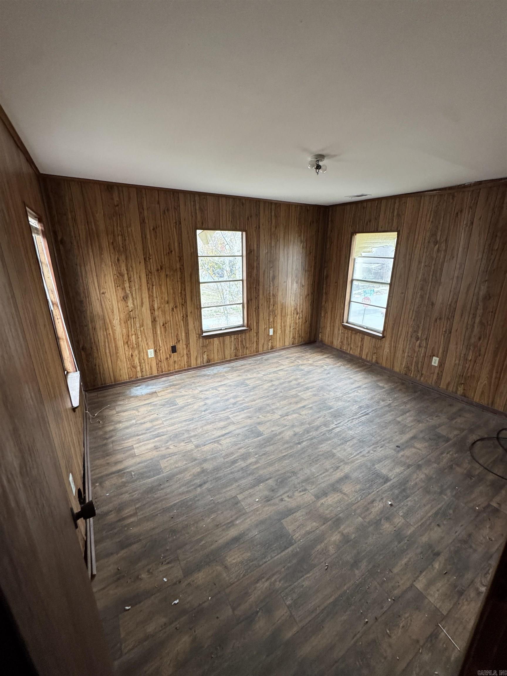 1872 S Gaines  Little Rock, AR