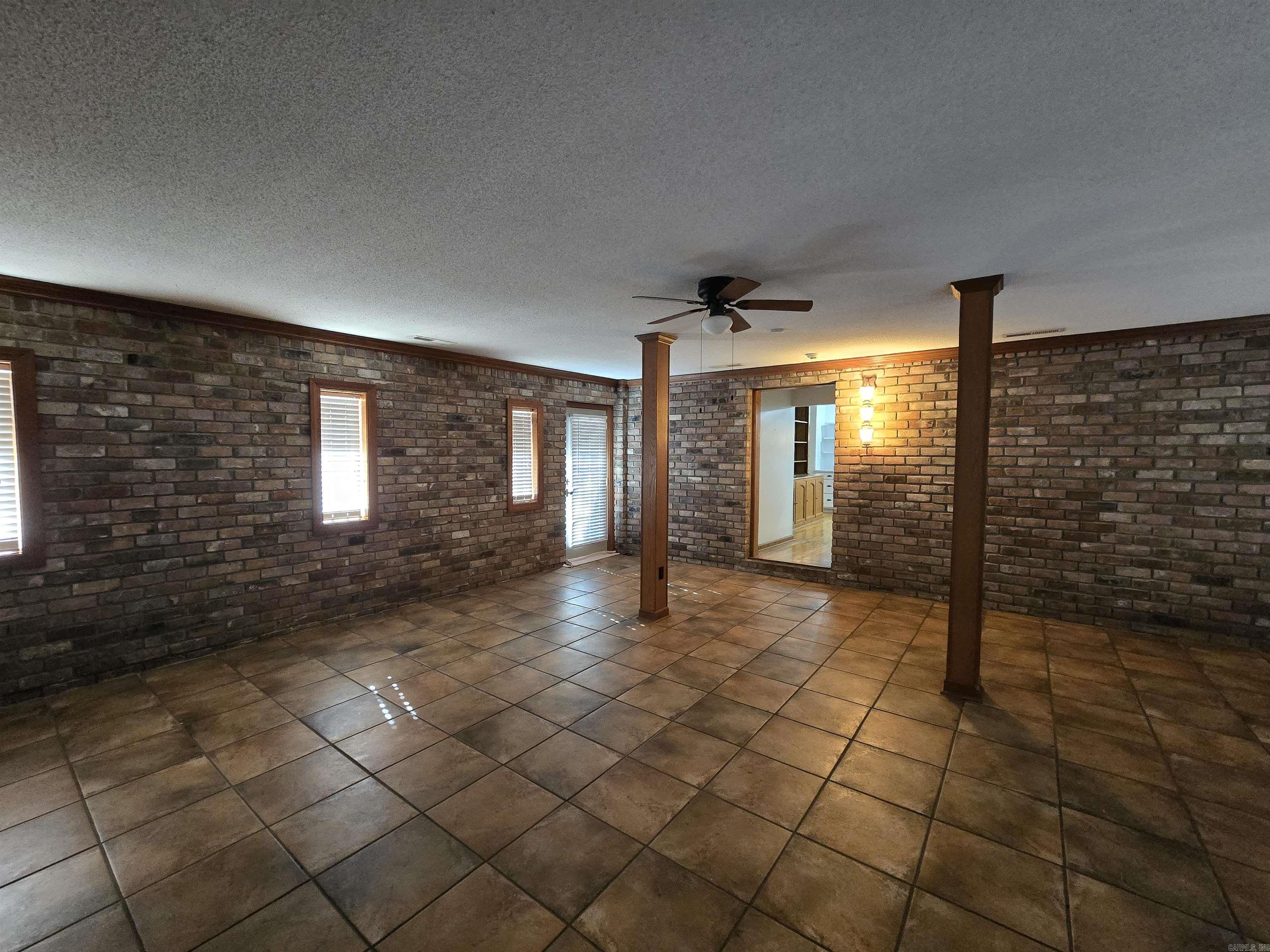 106 Honeysuckle  Helena, AR