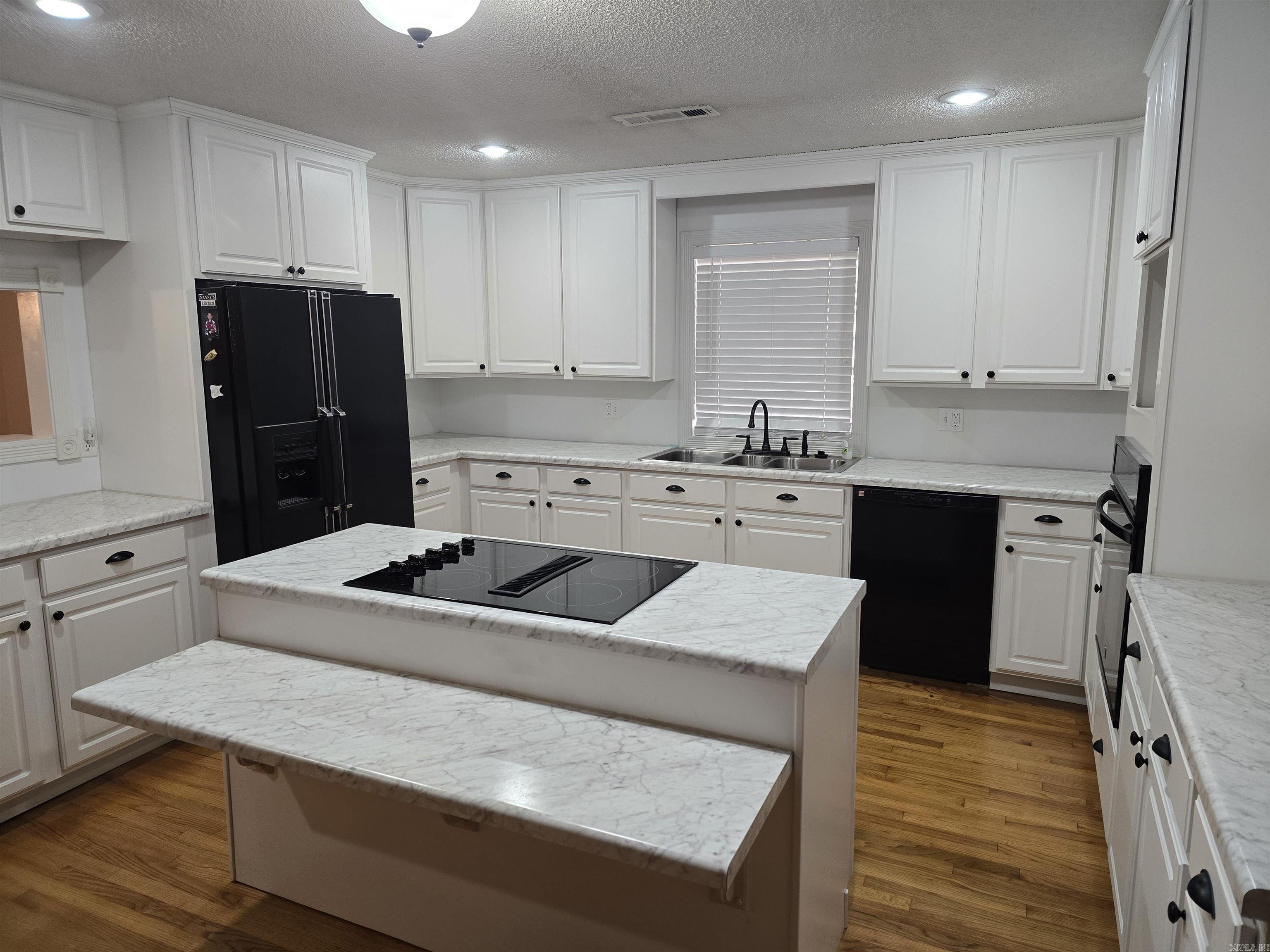 106 Honeysuckle  Helena, AR