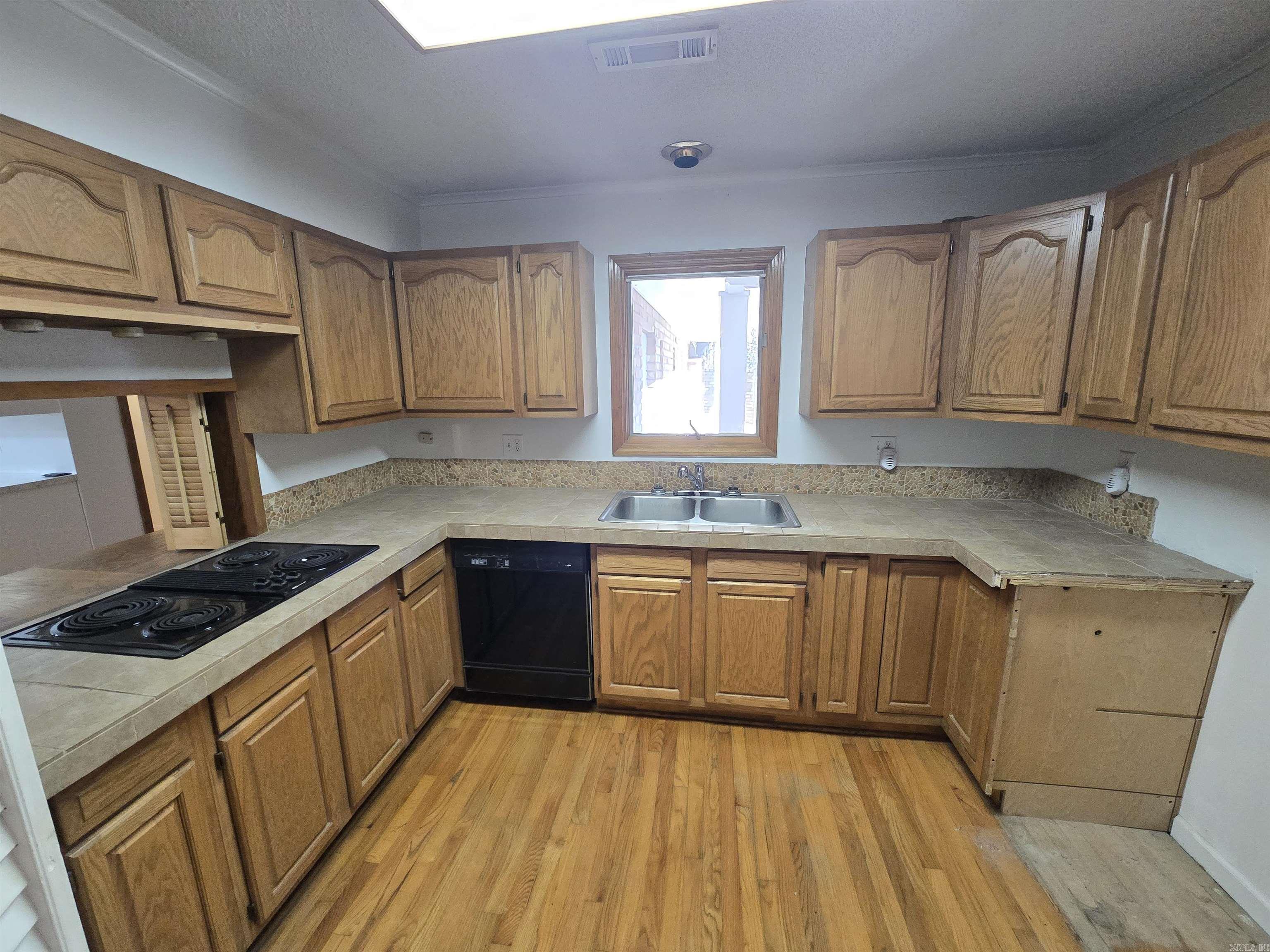 106 Honeysuckle  Helena, AR