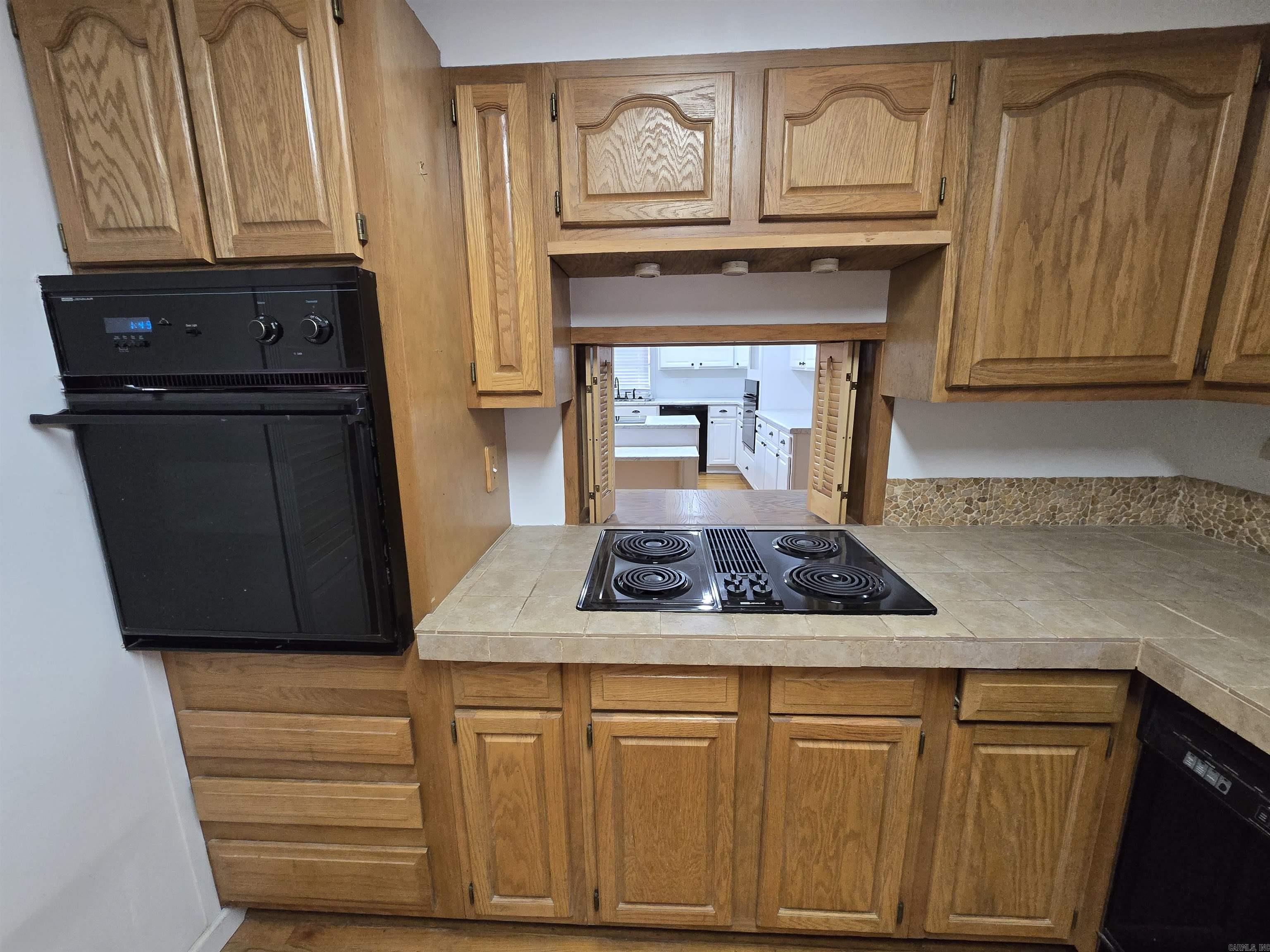 106 Honeysuckle  Helena, AR