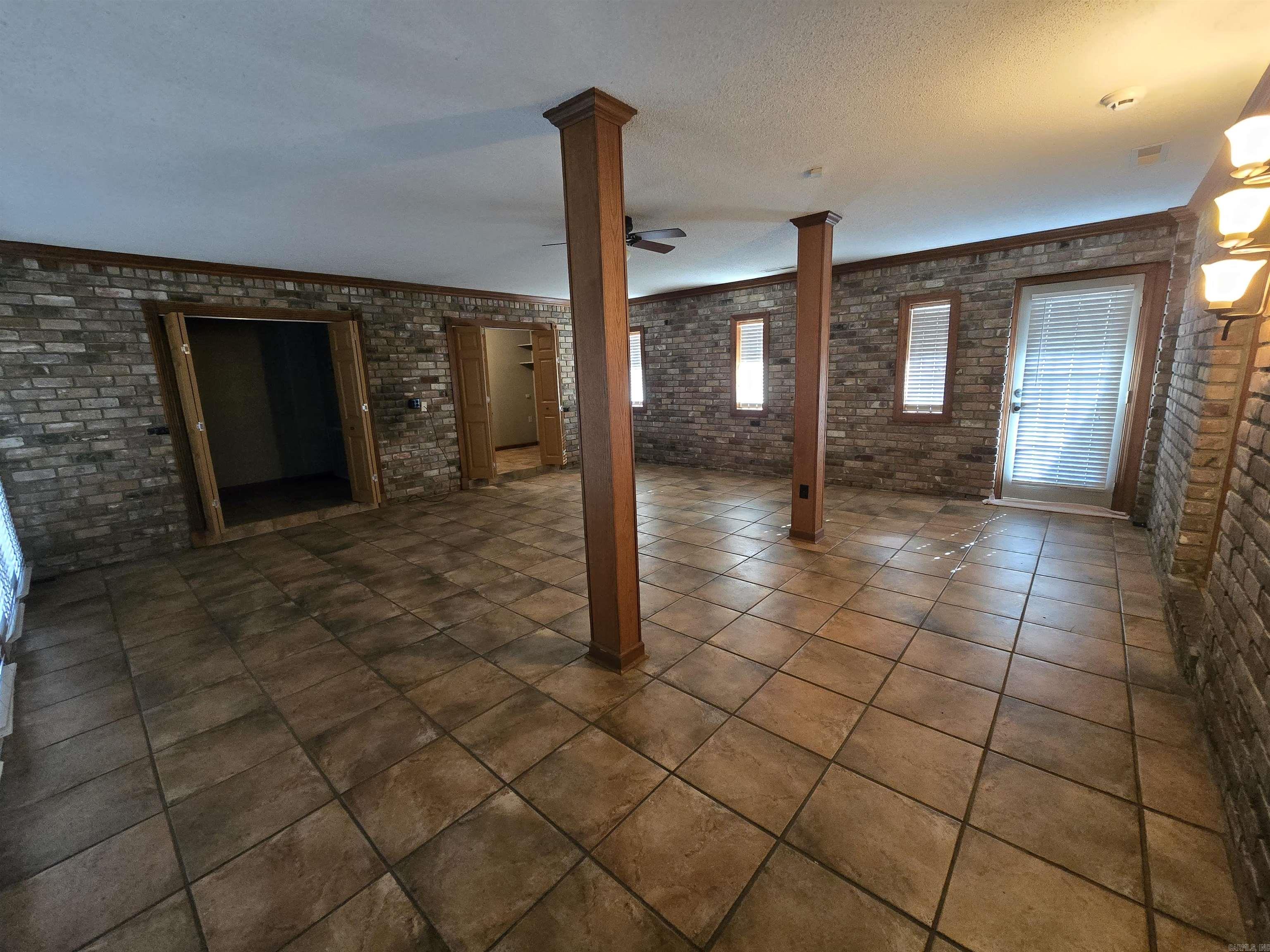 106 Honeysuckle  Helena, AR