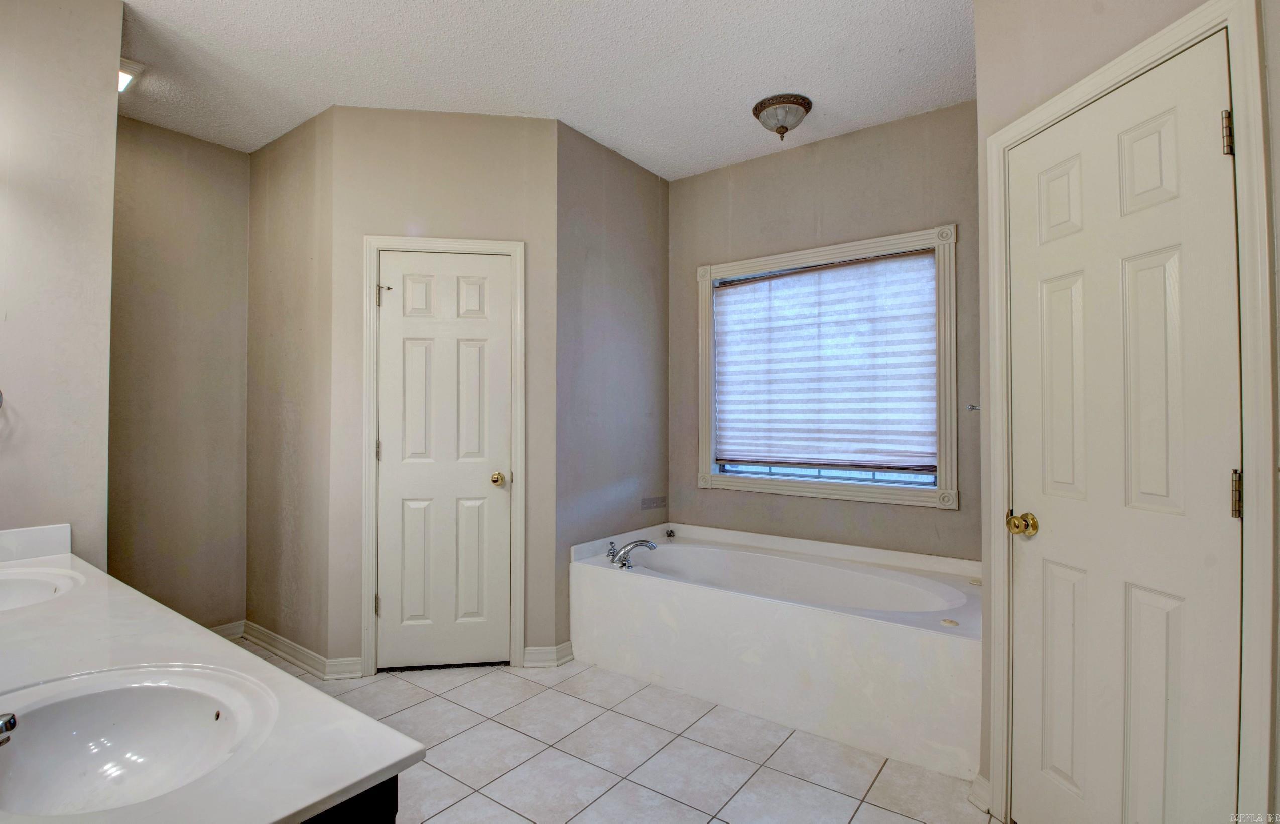 12 Westfield Dr Little Rock, AR 72210-0000