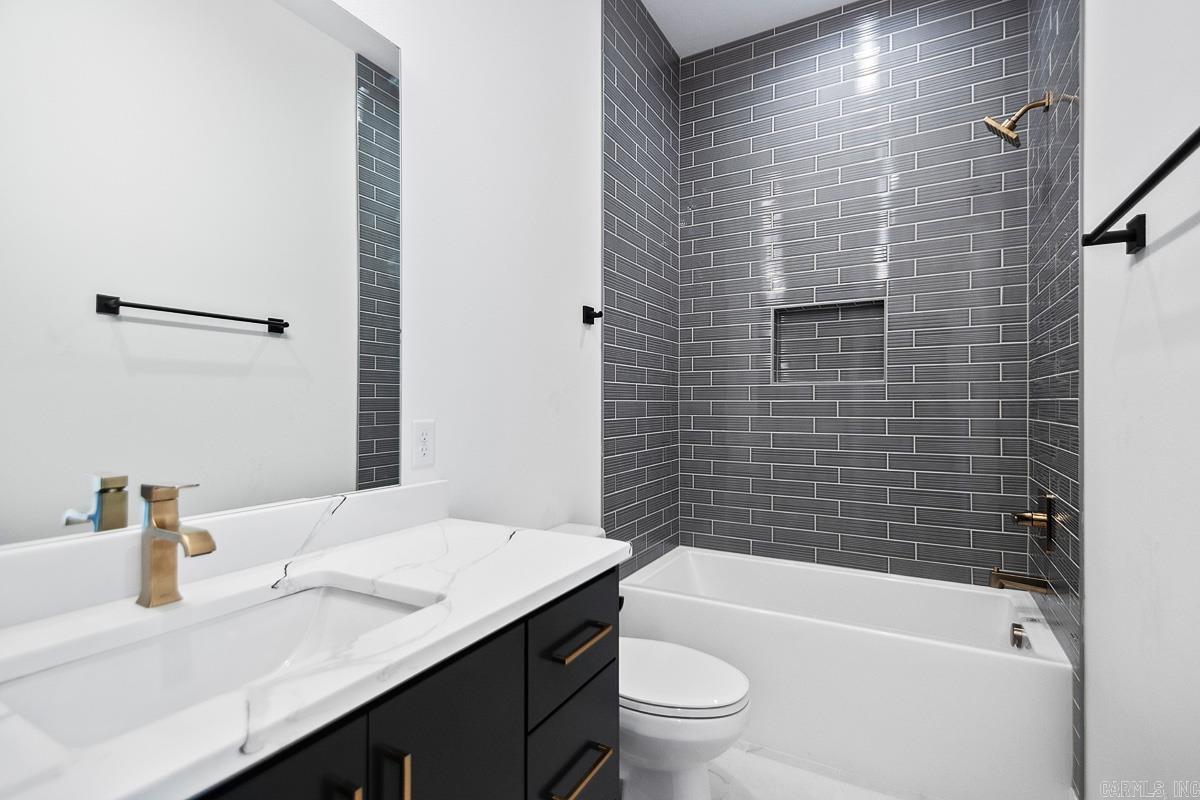 1015 Black Bass Court Jacksonville, AR 72076-2741