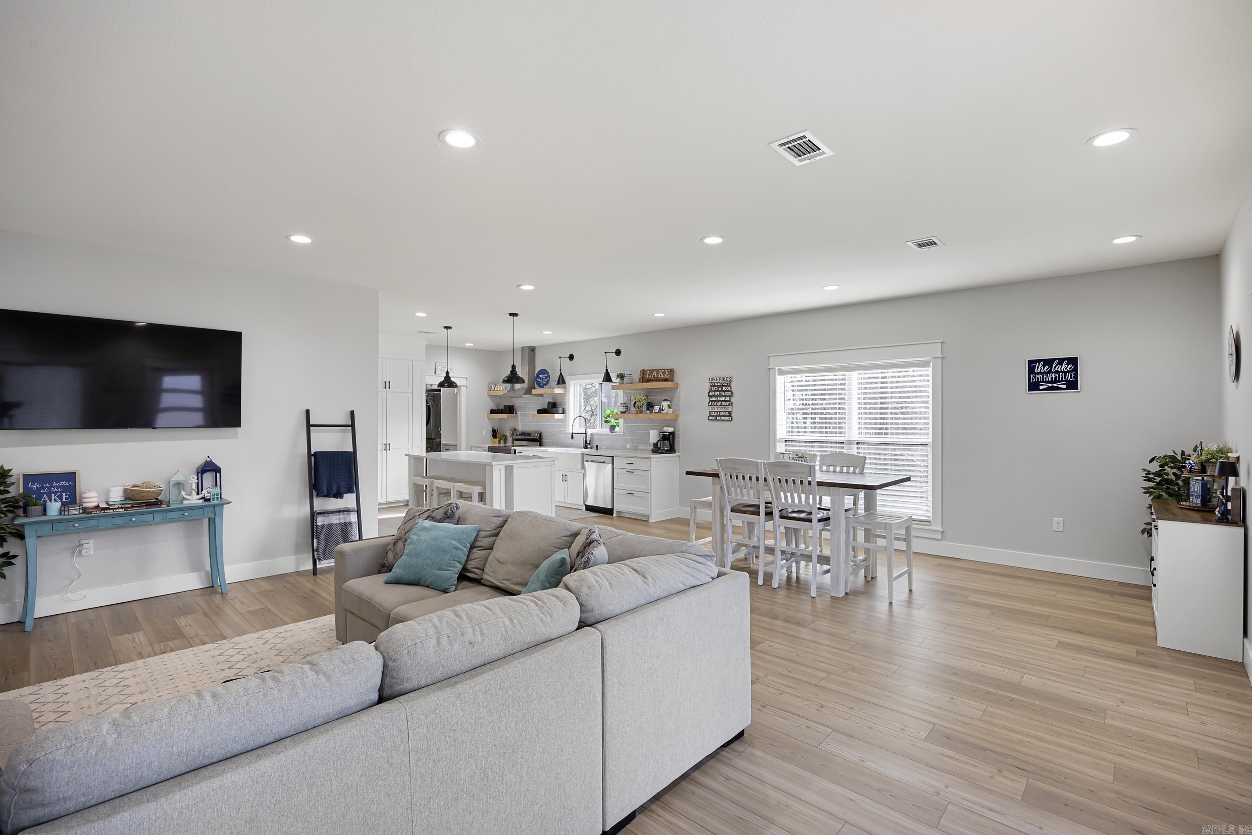 211 Woodland Shores Circle Clinton, AR 72031