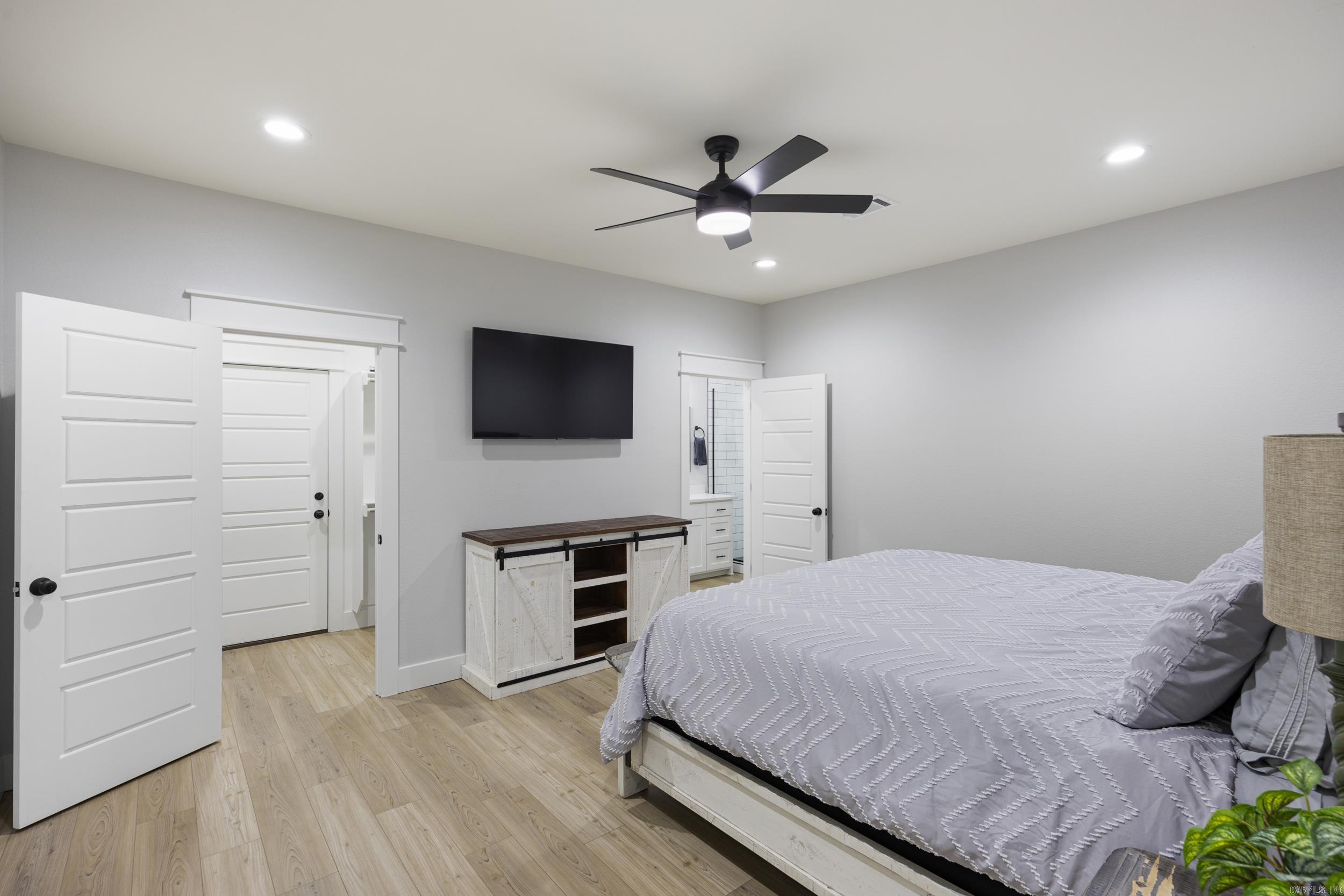 211 Woodland Shores Circle Clinton, AR 72031