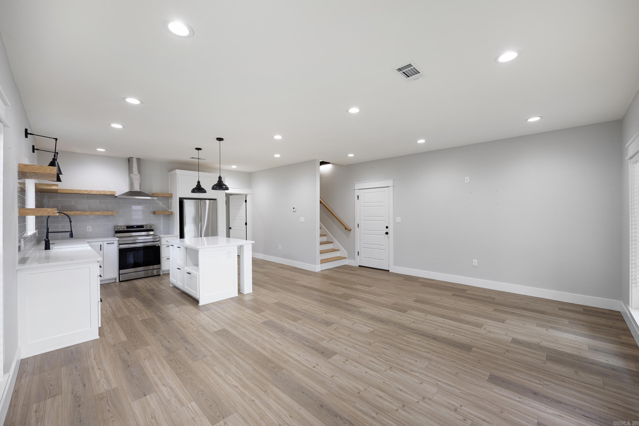 211 Woodland Shores Circle Clinton, AR 72031