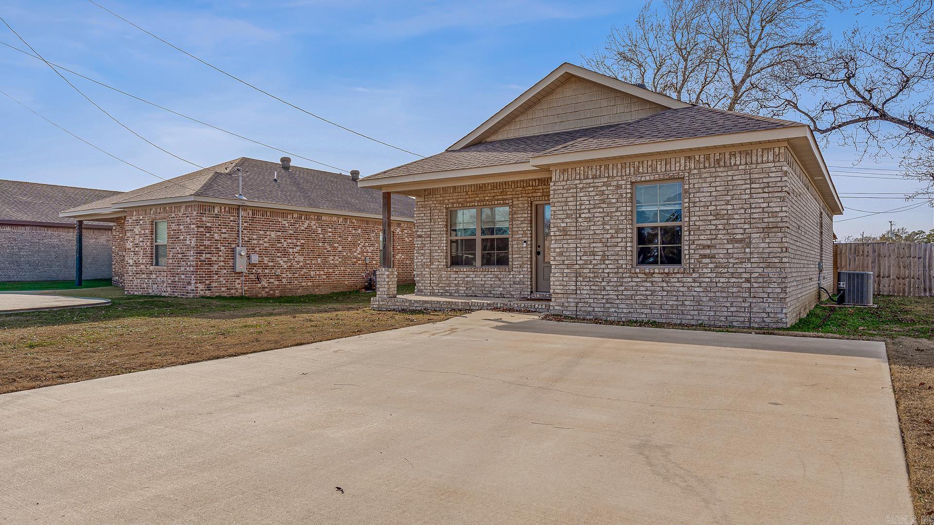 107 Larrison  Monett, AR