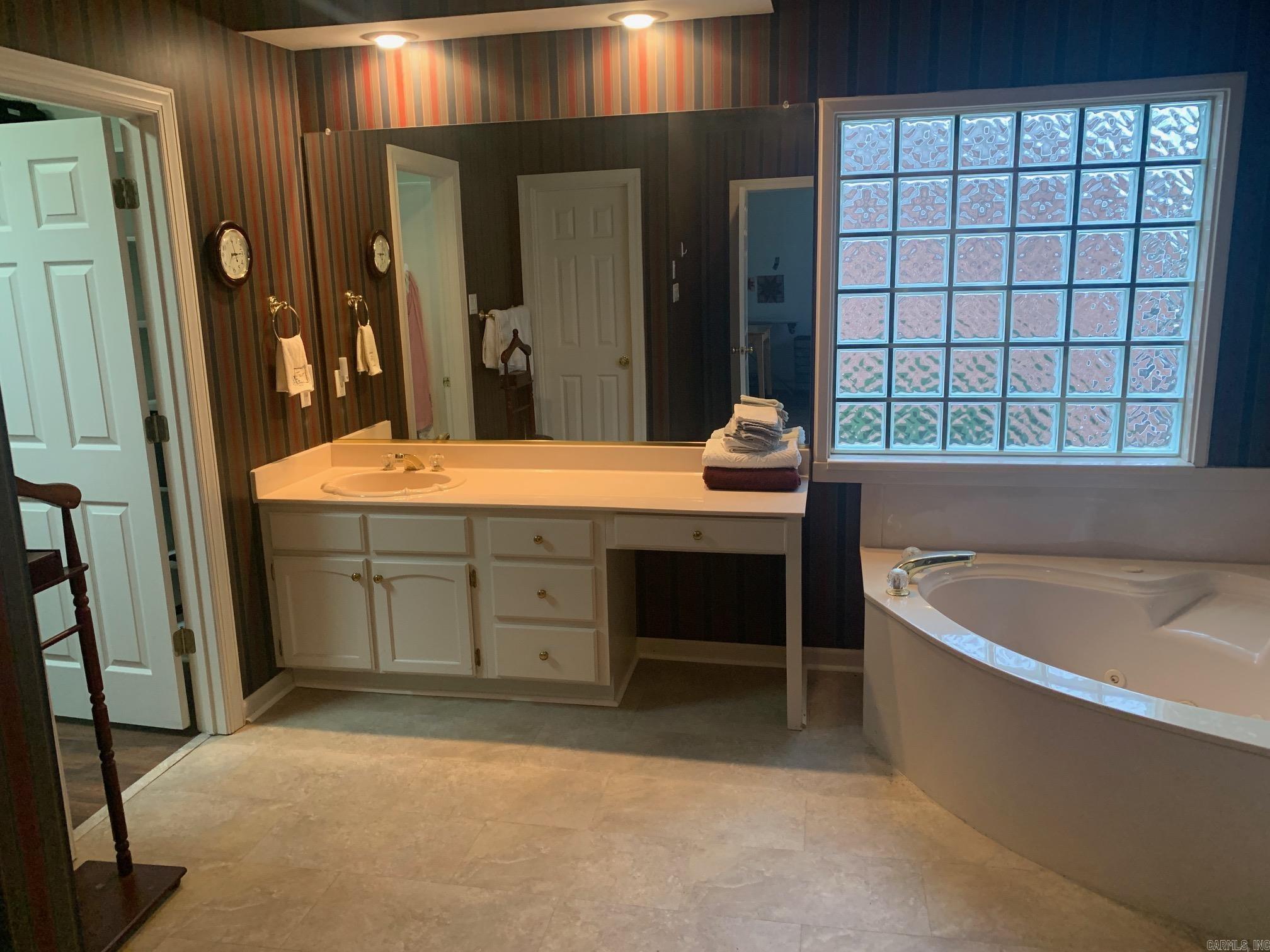 700 River Oaks  Searcy, AR