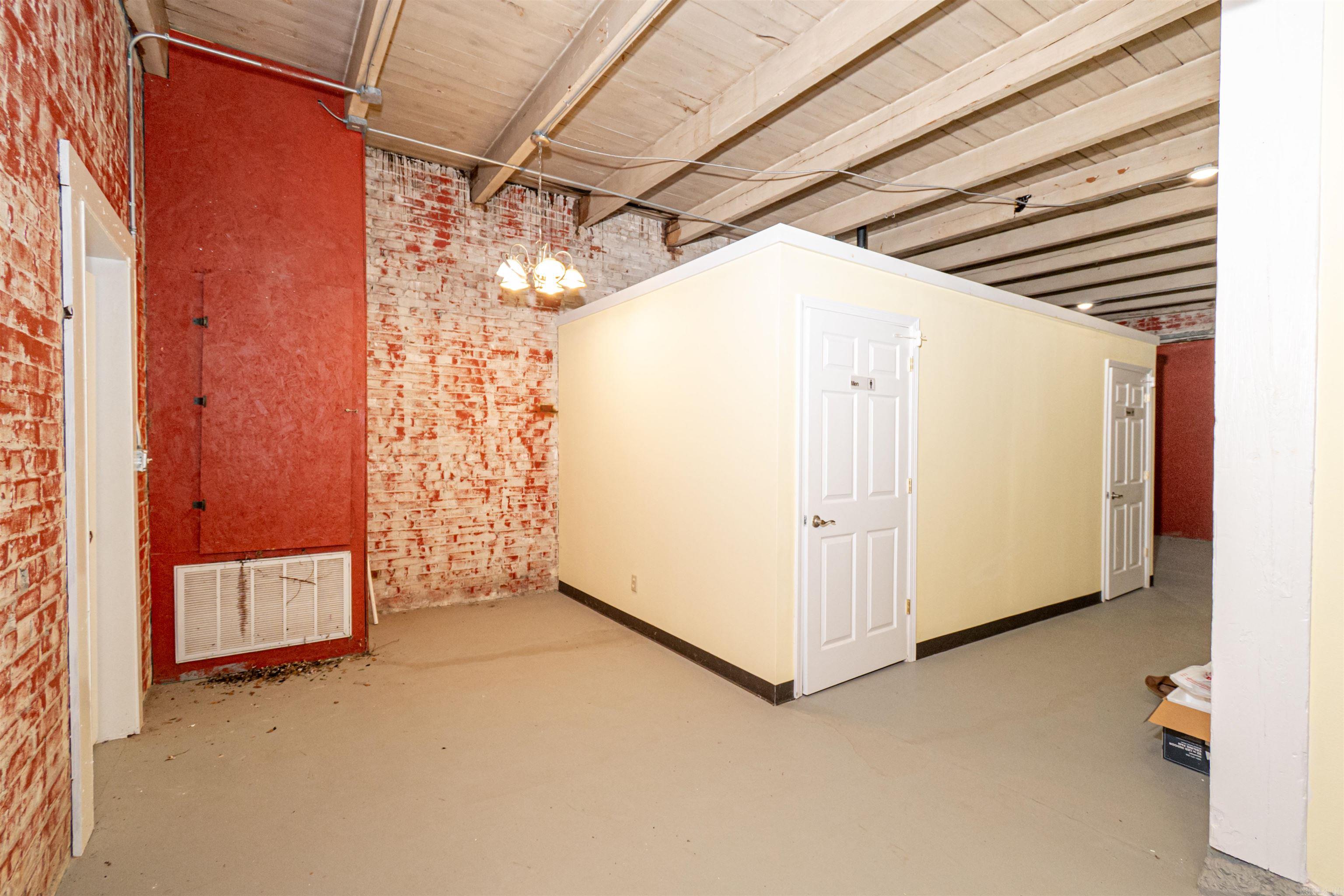 355 S Main St  Monticello, AR