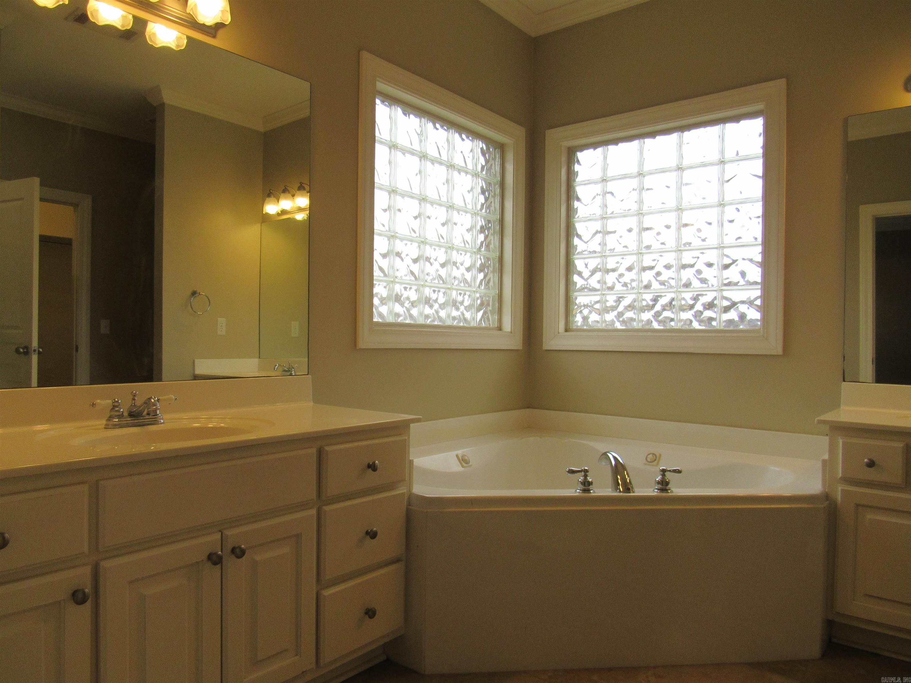 125 Orleans Dr  Maumelle, AR